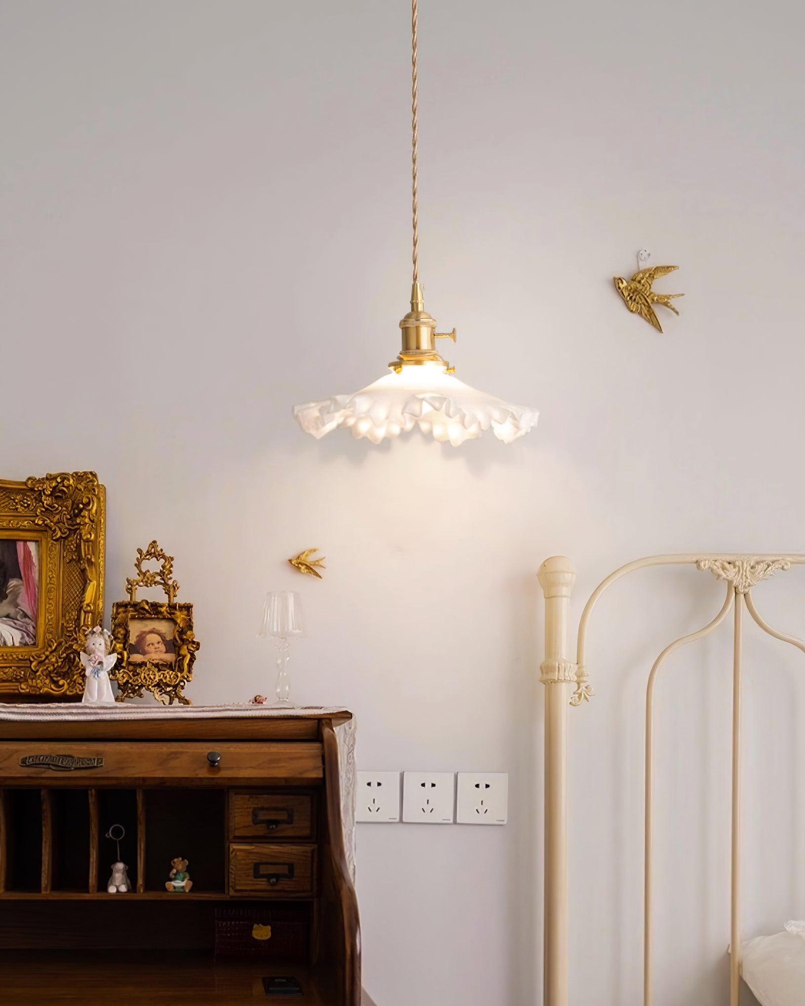 Iris Lampe Pendante Verre Abat-jour Volant Laiton - Neutralighting