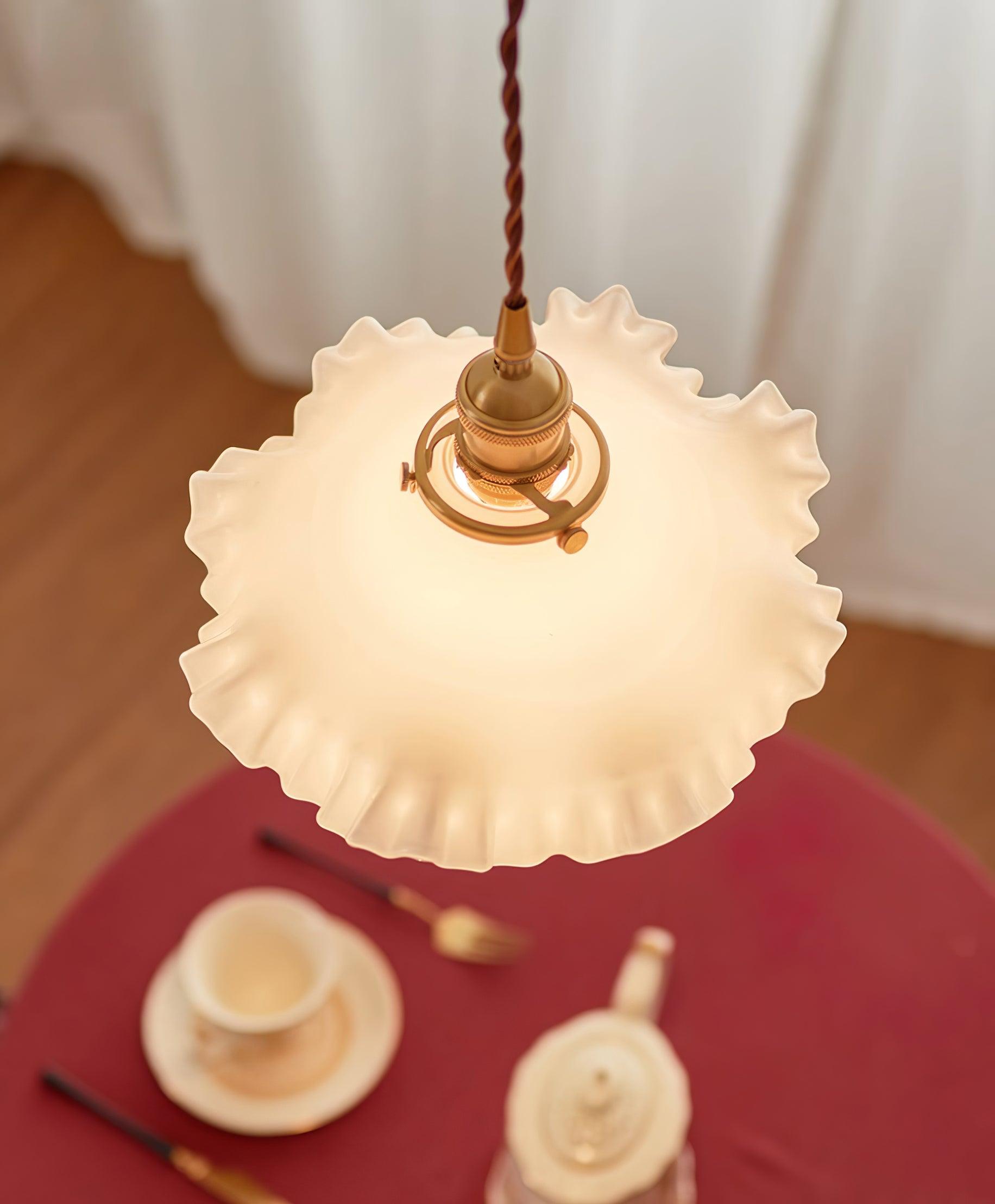 Iris Lampe Pendante Verre Abat-jour Volant Laiton - Neutralighting