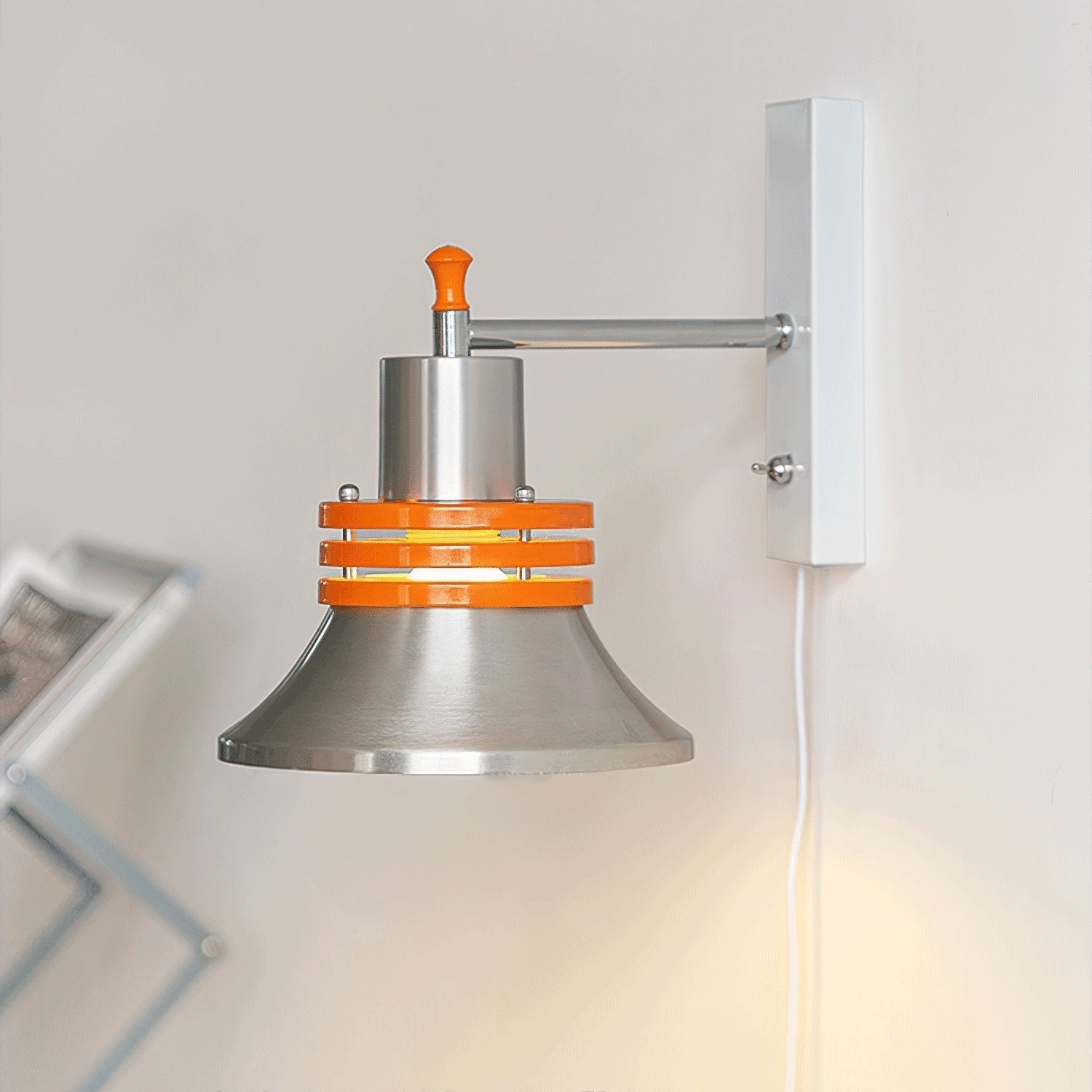 Mia Minimalist Metal Wall Lamp - Blowlighting