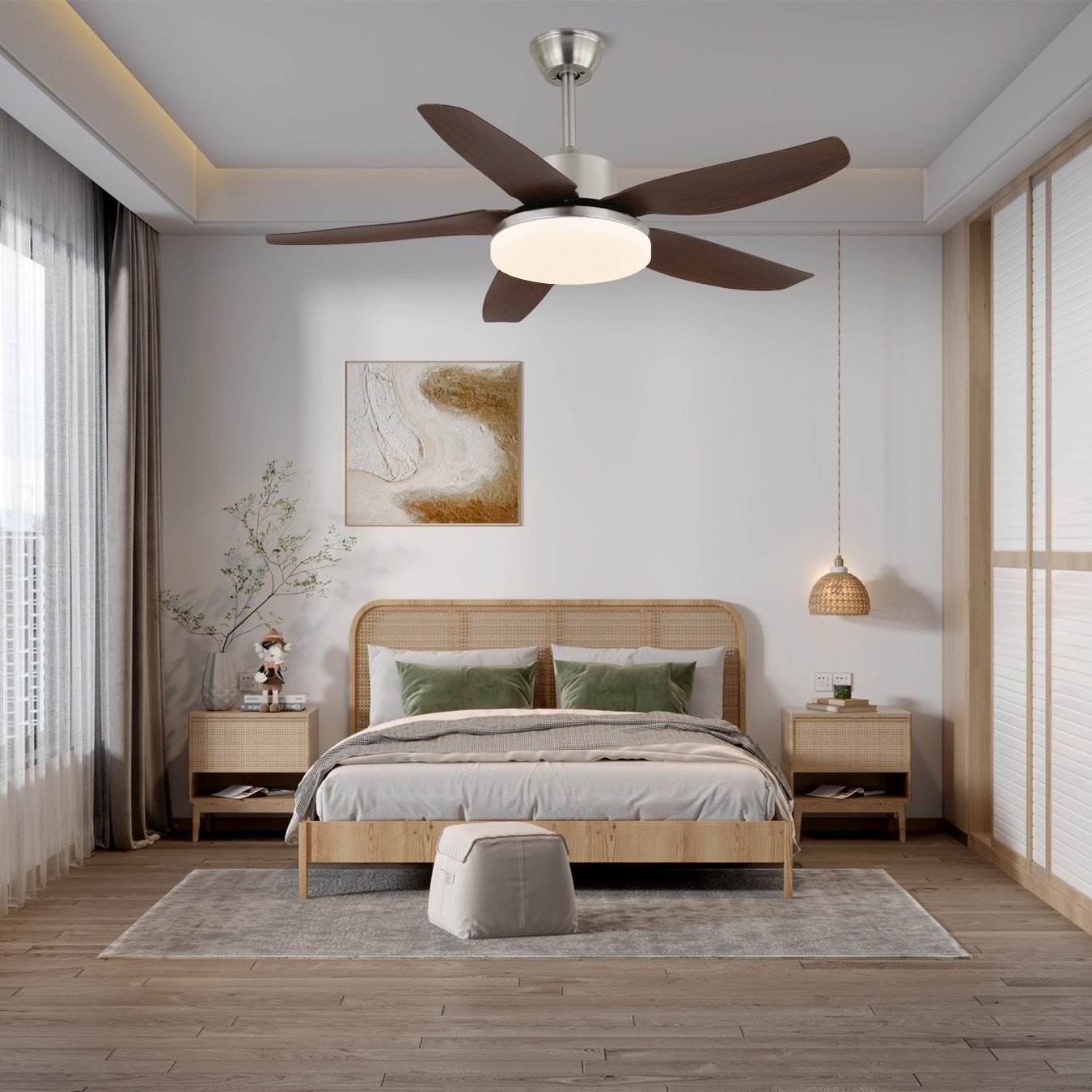 Gros plan sur la LED intégrée et l'abat-jour en acrylique du plafonnier ventilateur Eland.