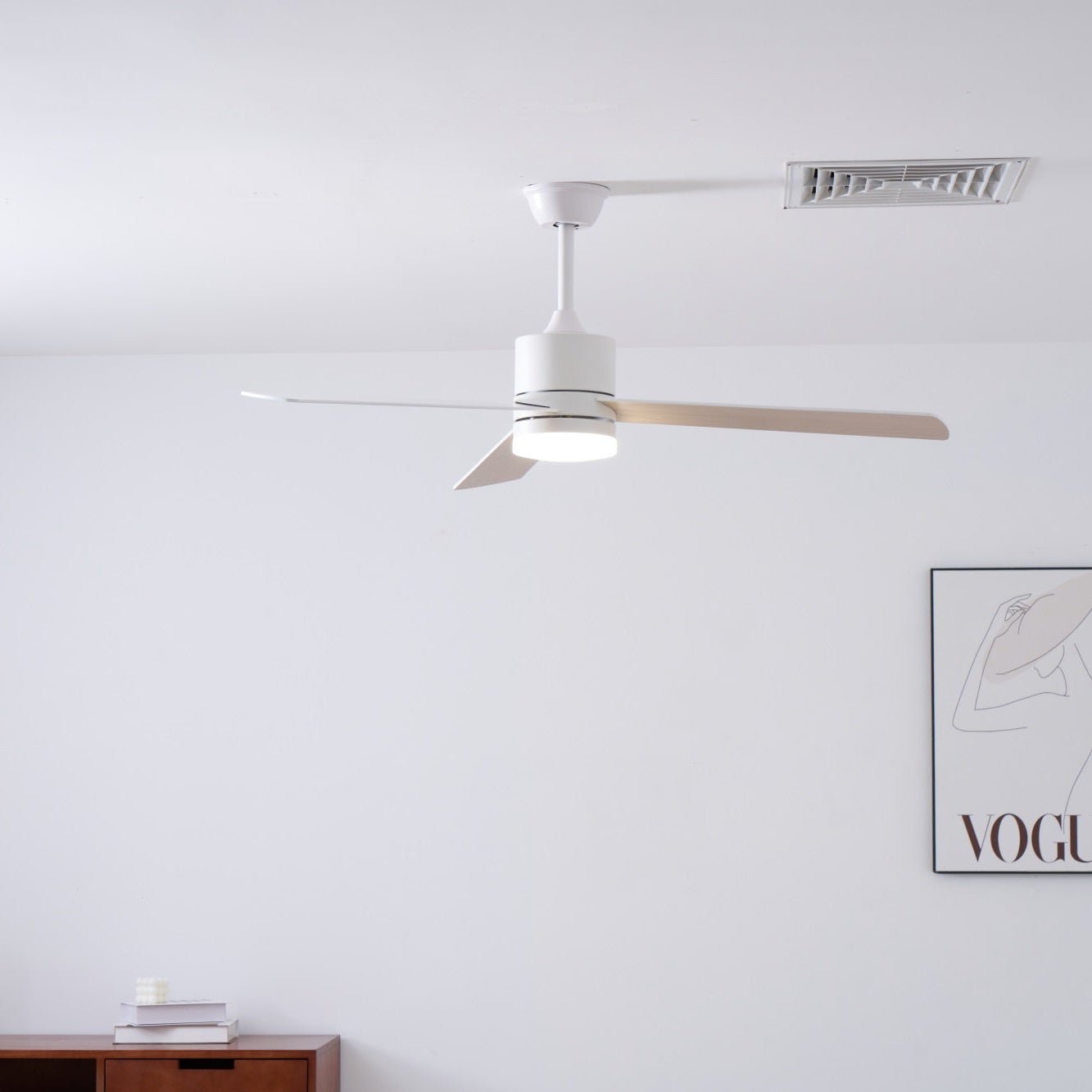 Plafonnier ventilateur Lennox Drift, présentant la finition Bois Naturel