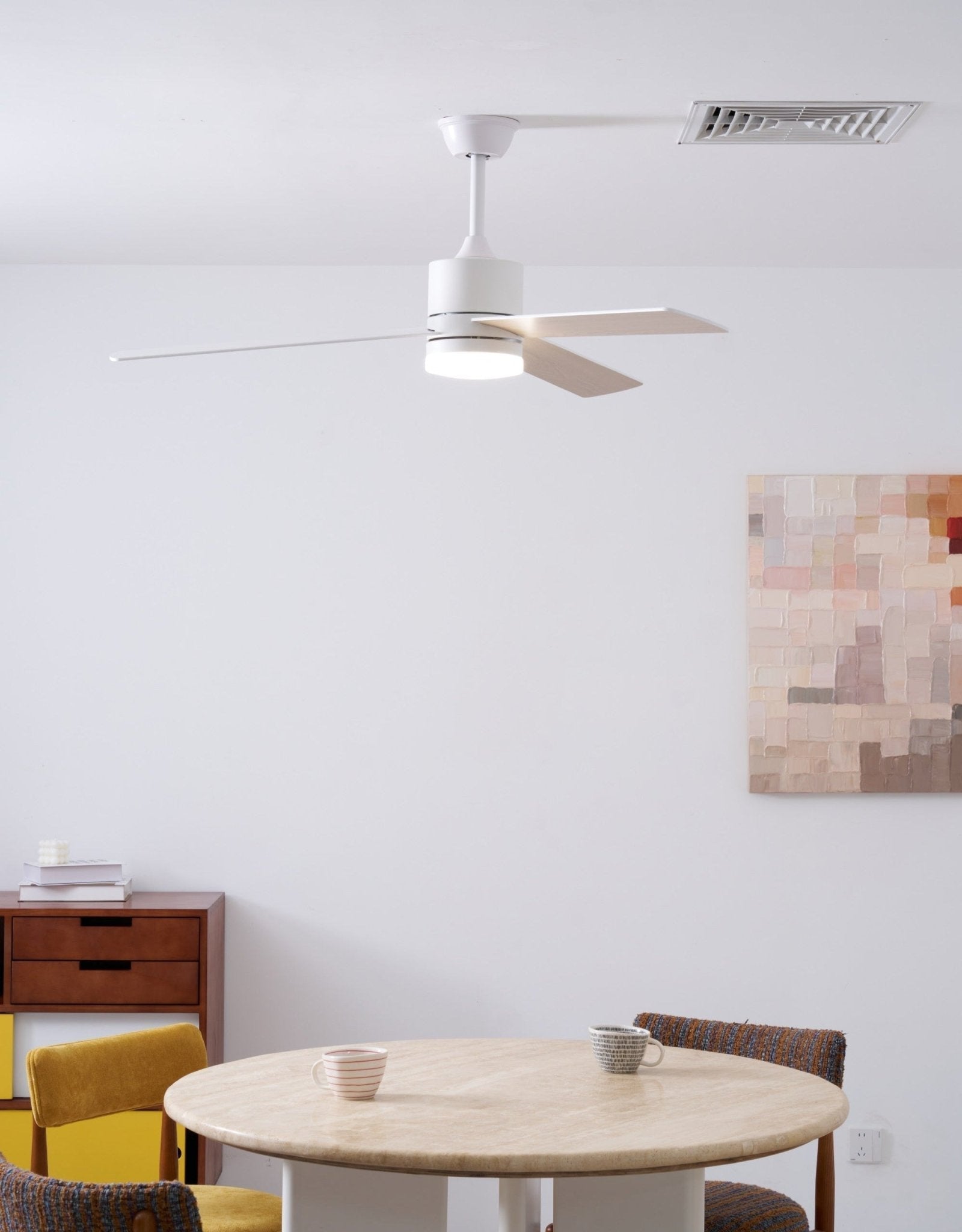 Plafonnier ventilateur Lennox Drift, montrant la télécommande