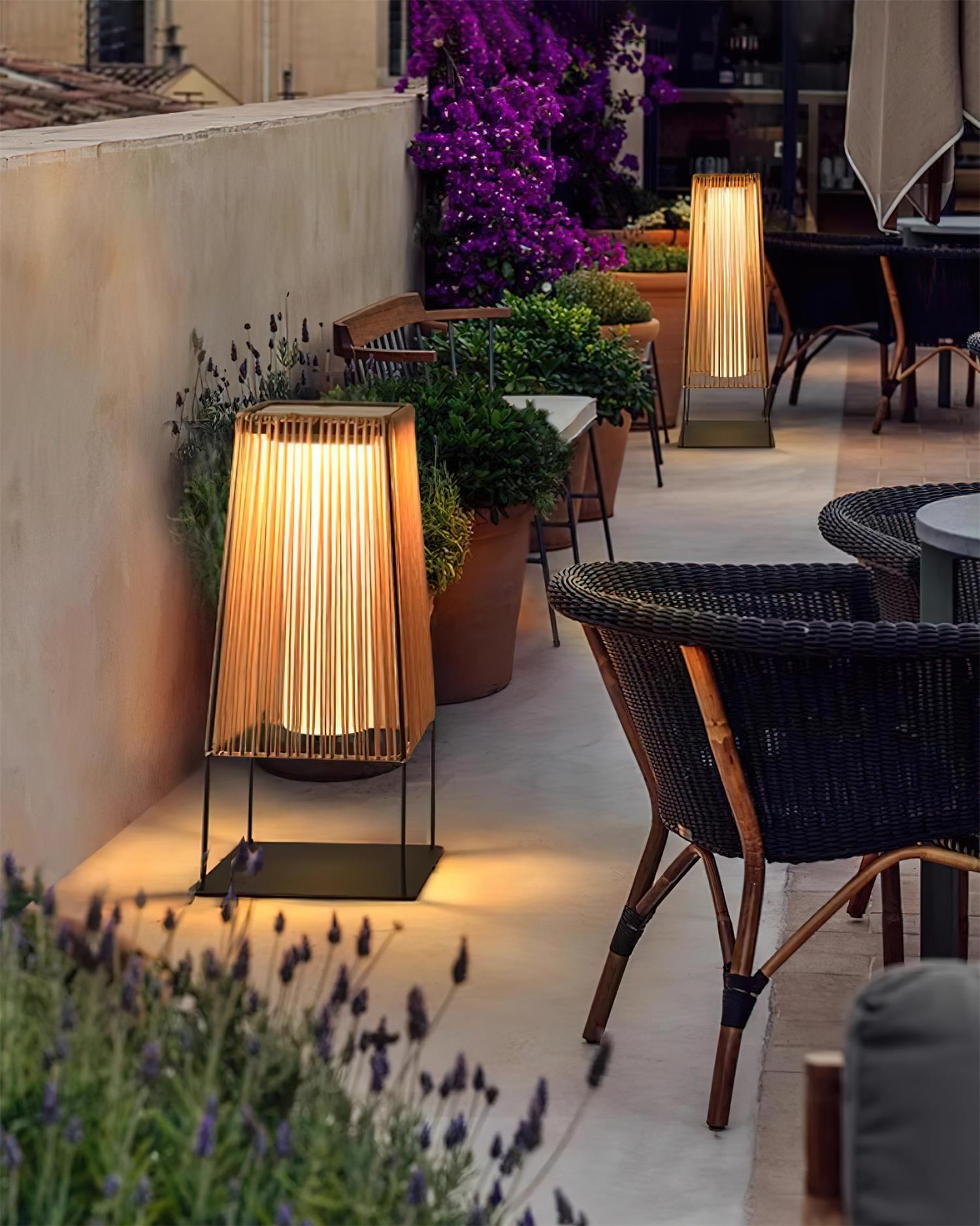 Solara Lampe de Poteau Extérieure à Lames Verticales - Neutralighting