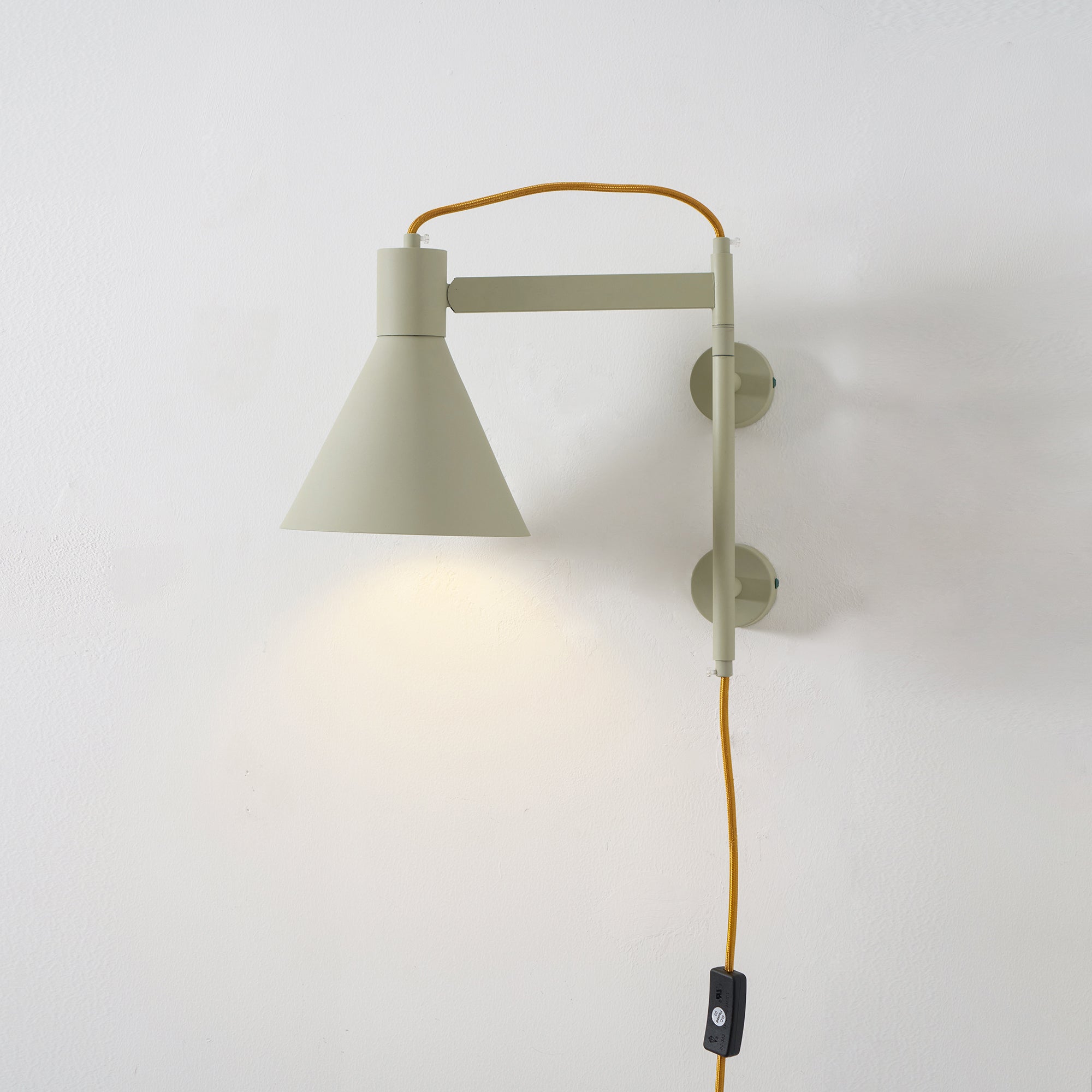 Ivela Modern Minimalist Plug-In Metal Wall Lamp - Lamp Copper