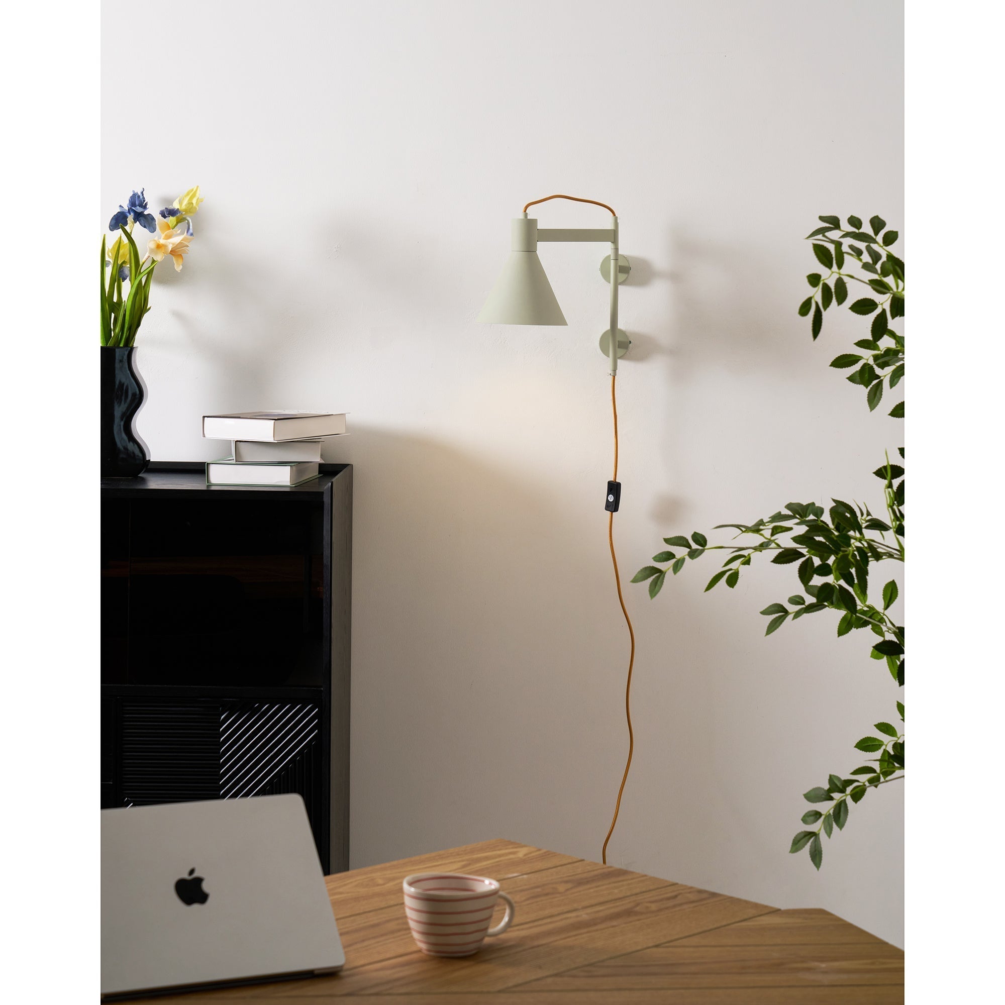 Ivela Modern Minimalist Plug-In Metal Wall Lamp - Lamp Copper