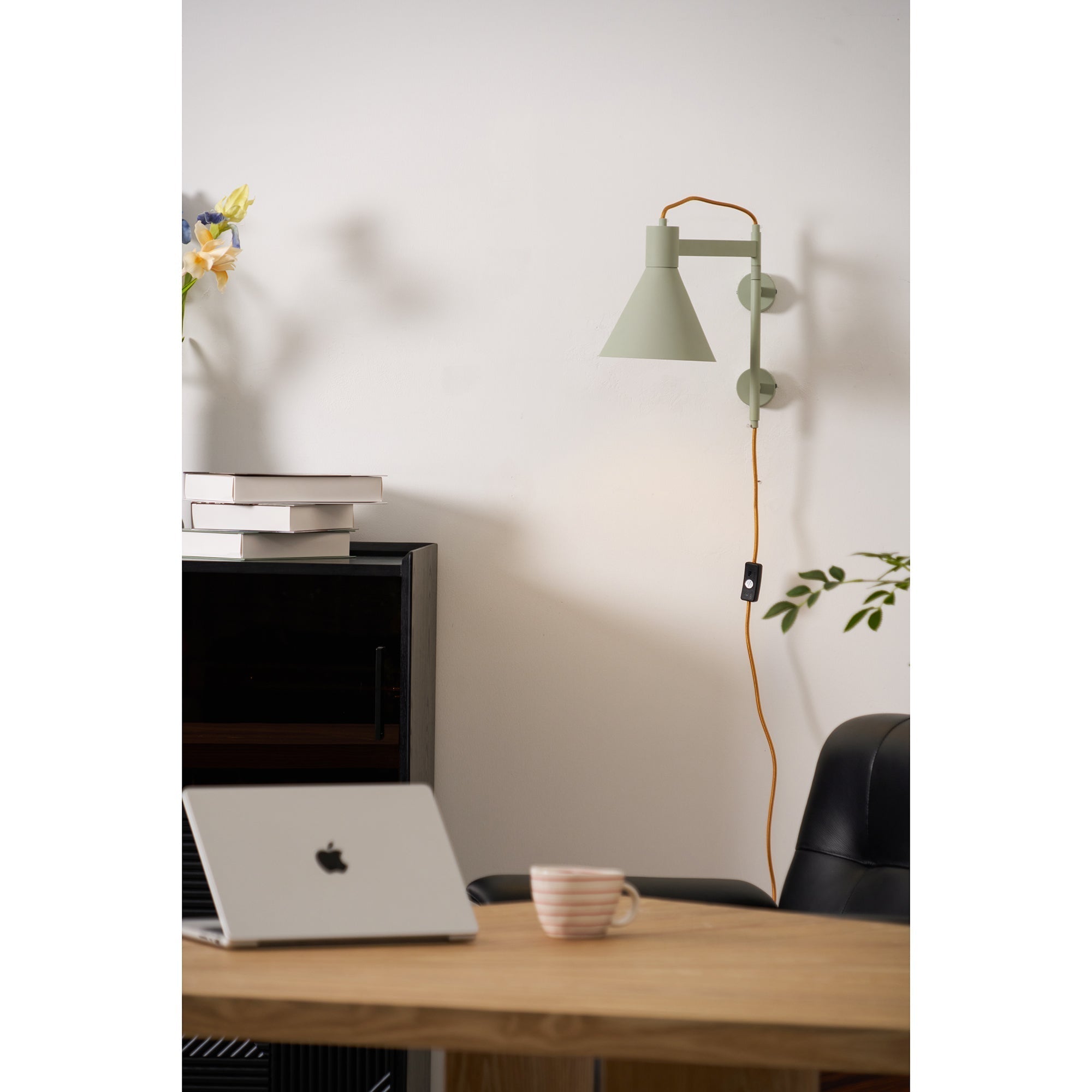 Ivela Modern Minimalist Plug-In Metal Wall Lamp - Lamp Copper