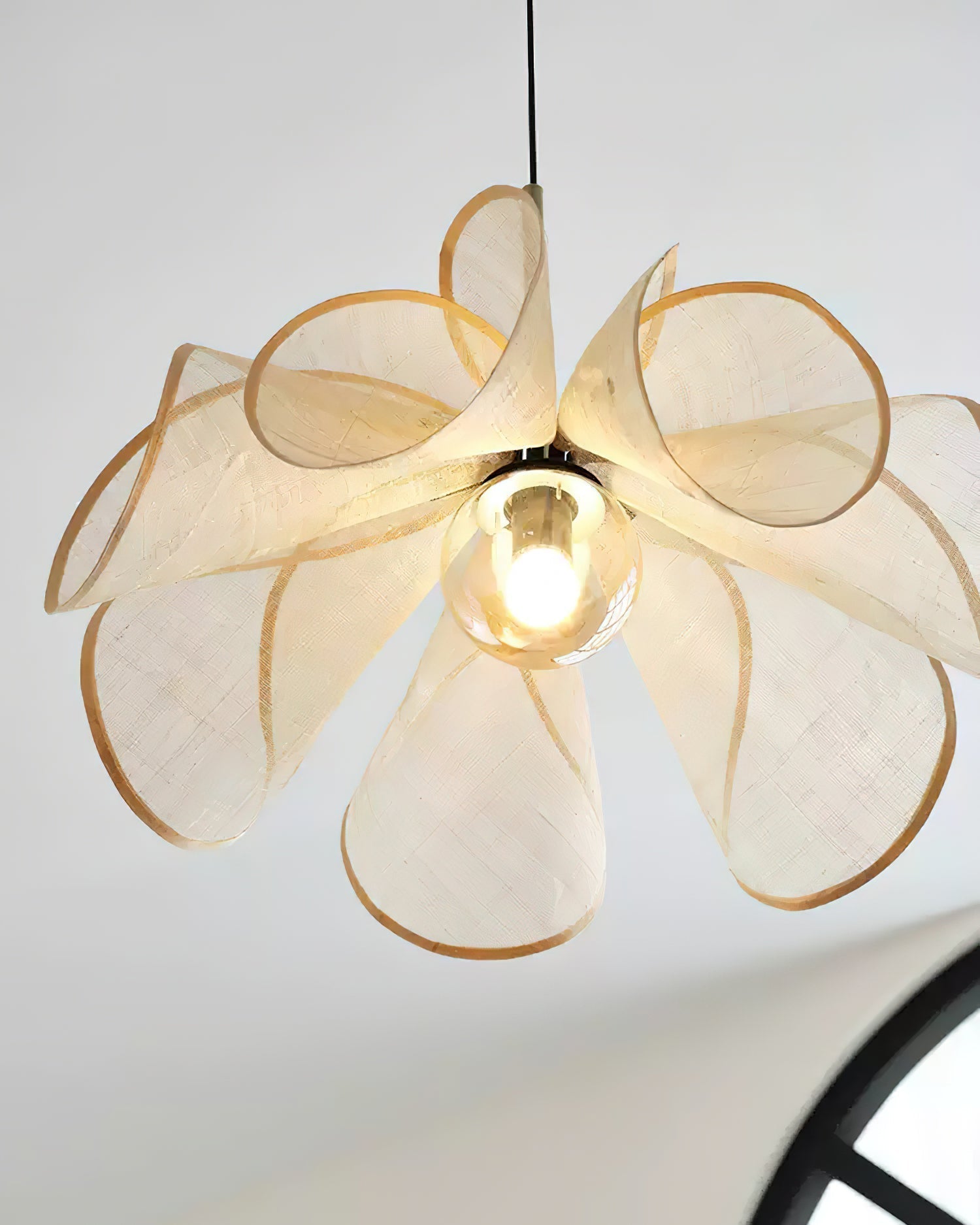 Pendant Lampe Pétale Abat-jour Fibre Végétale Marron Doux Ambiance Bohème - Neutralighting
