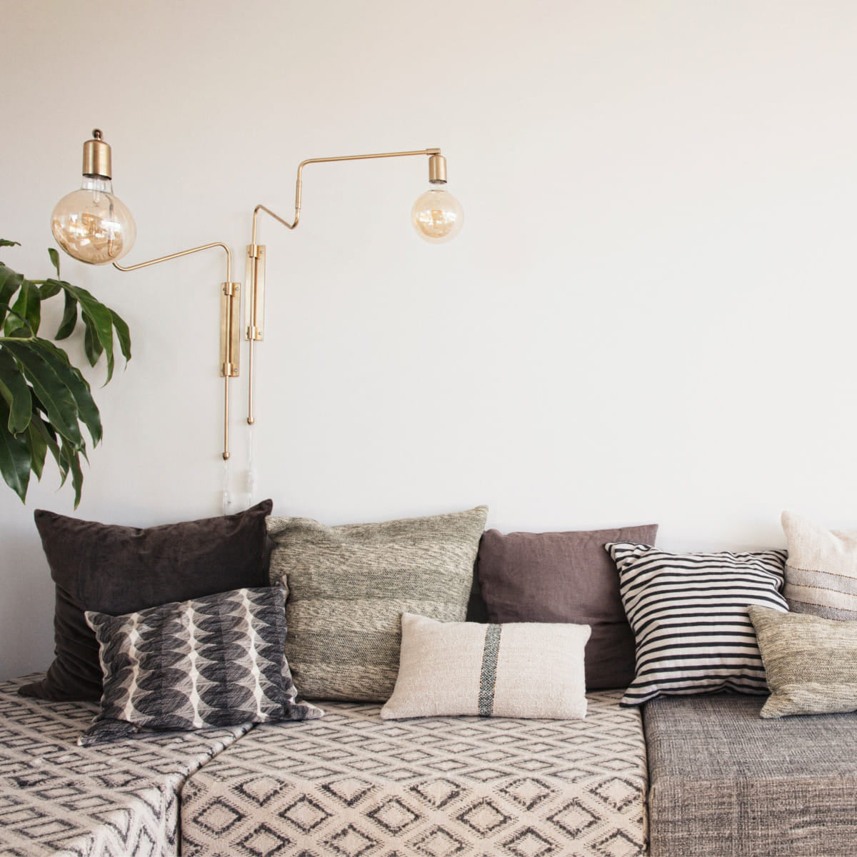 Elsoreth Modern Minimalist Swing Wall Lamp - Neutralighting