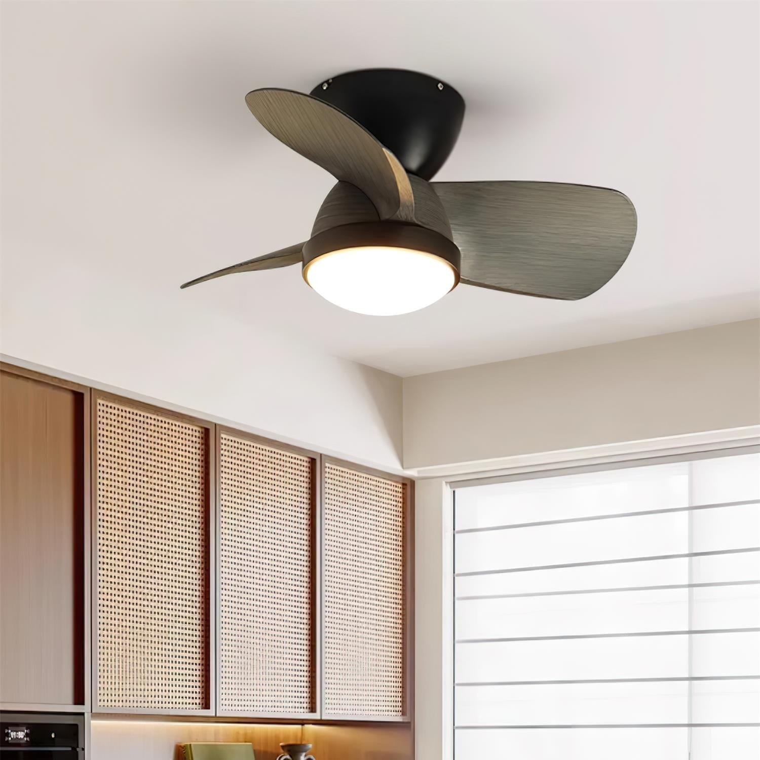 Plafonnier Ventilateur Ventra Moderne en Bois, détail de la télécommande