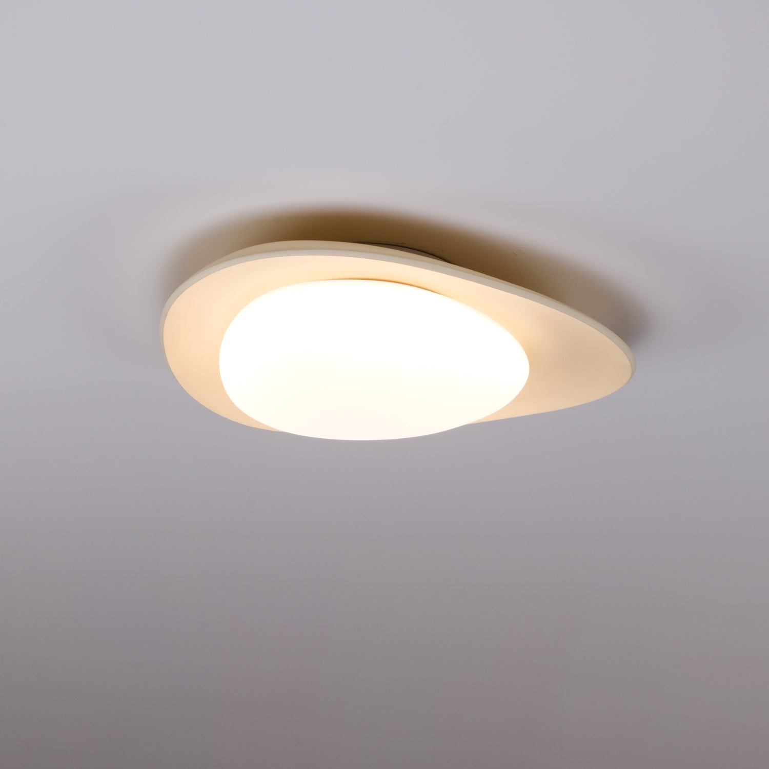 Blex Plafonnier Vert & Beige en Forme de Galet - Neutralighting