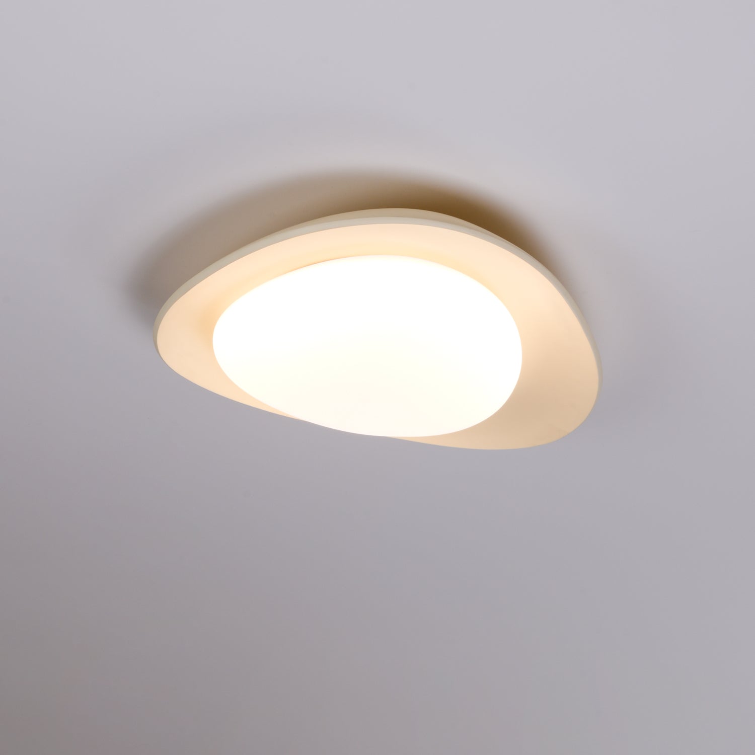 Blex Plafonnier Vert & Beige en Forme de Galet - Neutralighting