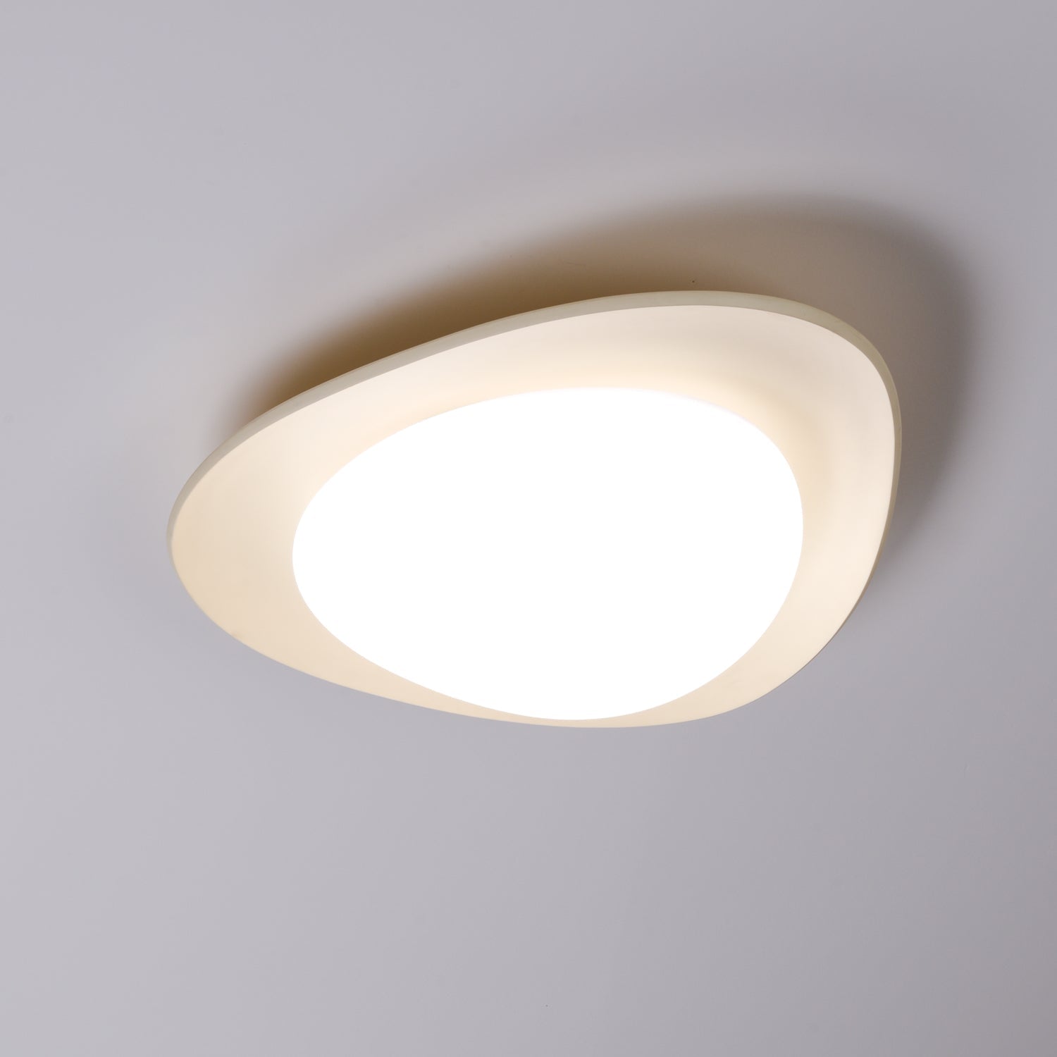 Blex Plafonnier Vert & Beige en Forme de Galet - Neutralighting