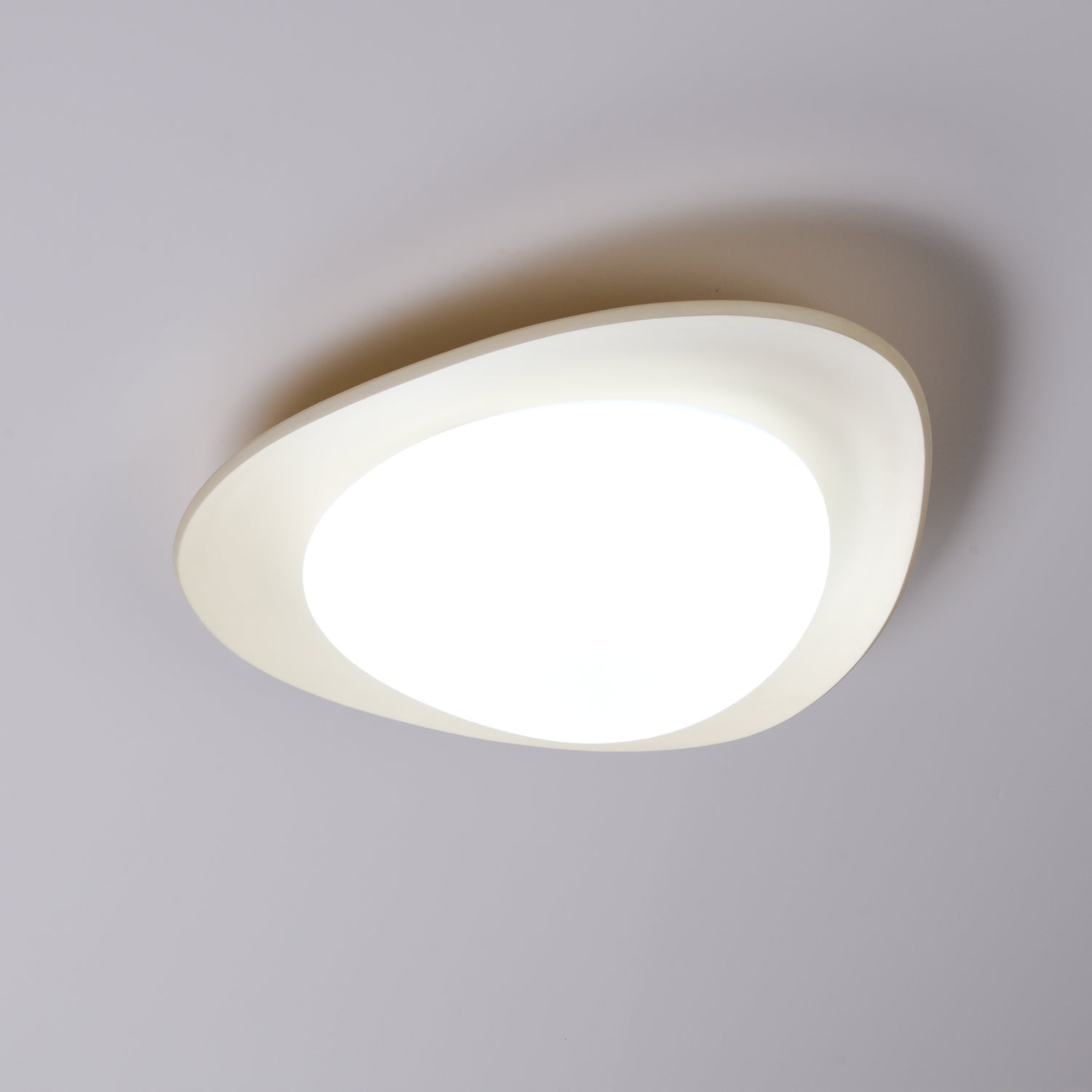 Blex Plafonnier Vert & Beige en Forme de Galet - Neutralighting