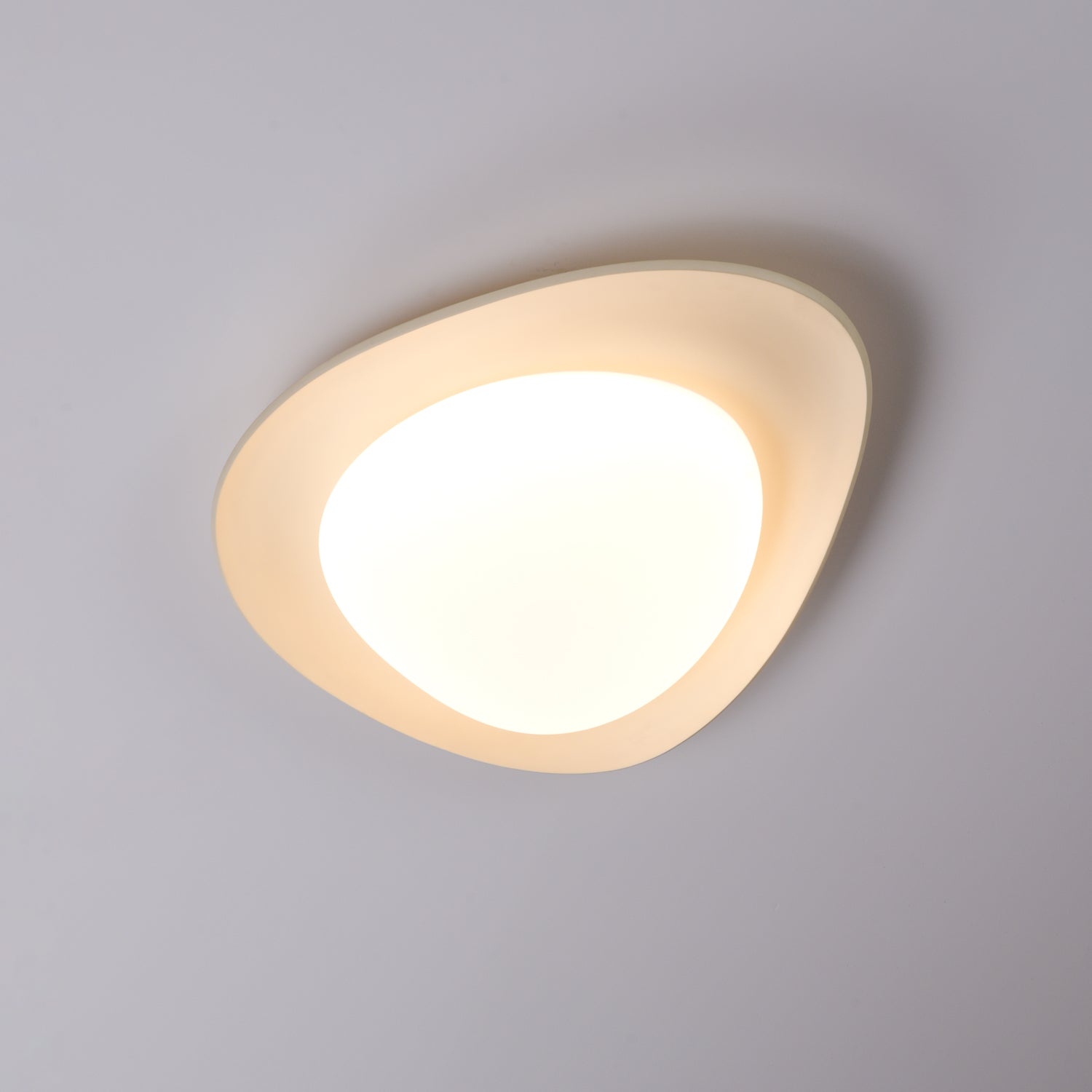 Blex Plafonnier Vert & Beige en Forme de Galet - Neutralighting
