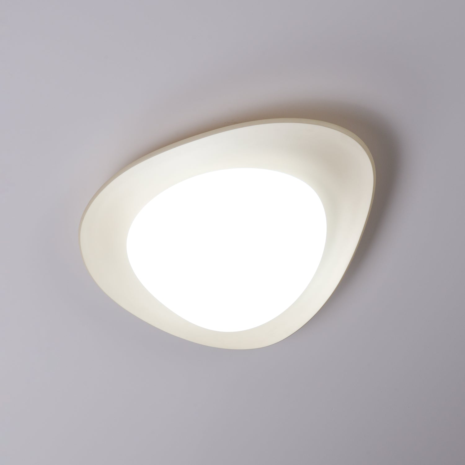 Blex Plafonnier Vert & Beige en Forme de Galet - Neutralighting