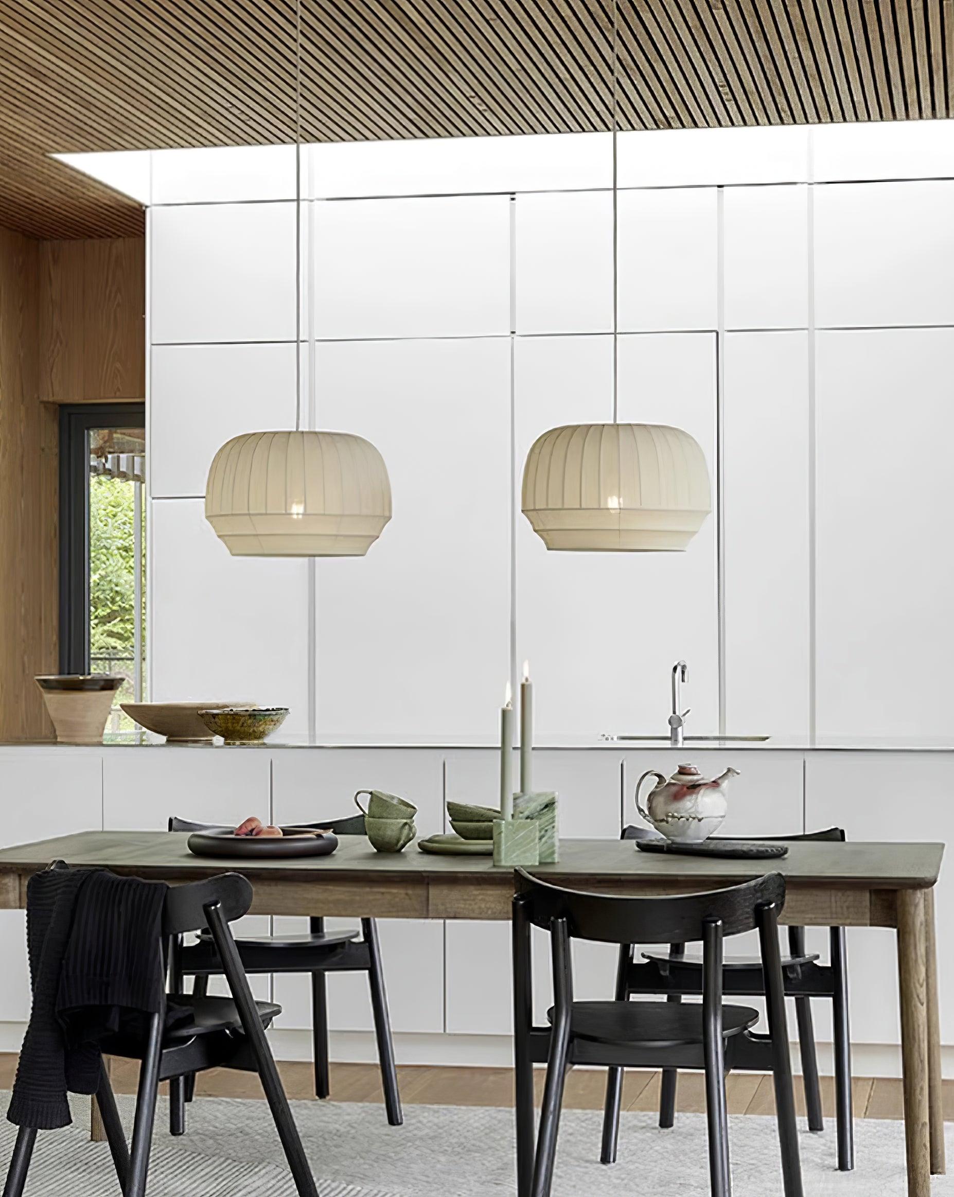 Suspension Luminaire Soie Abat-jour Blanc Tissu Lignes Verticales Doux Moderne Minimaliste - Neutralighting