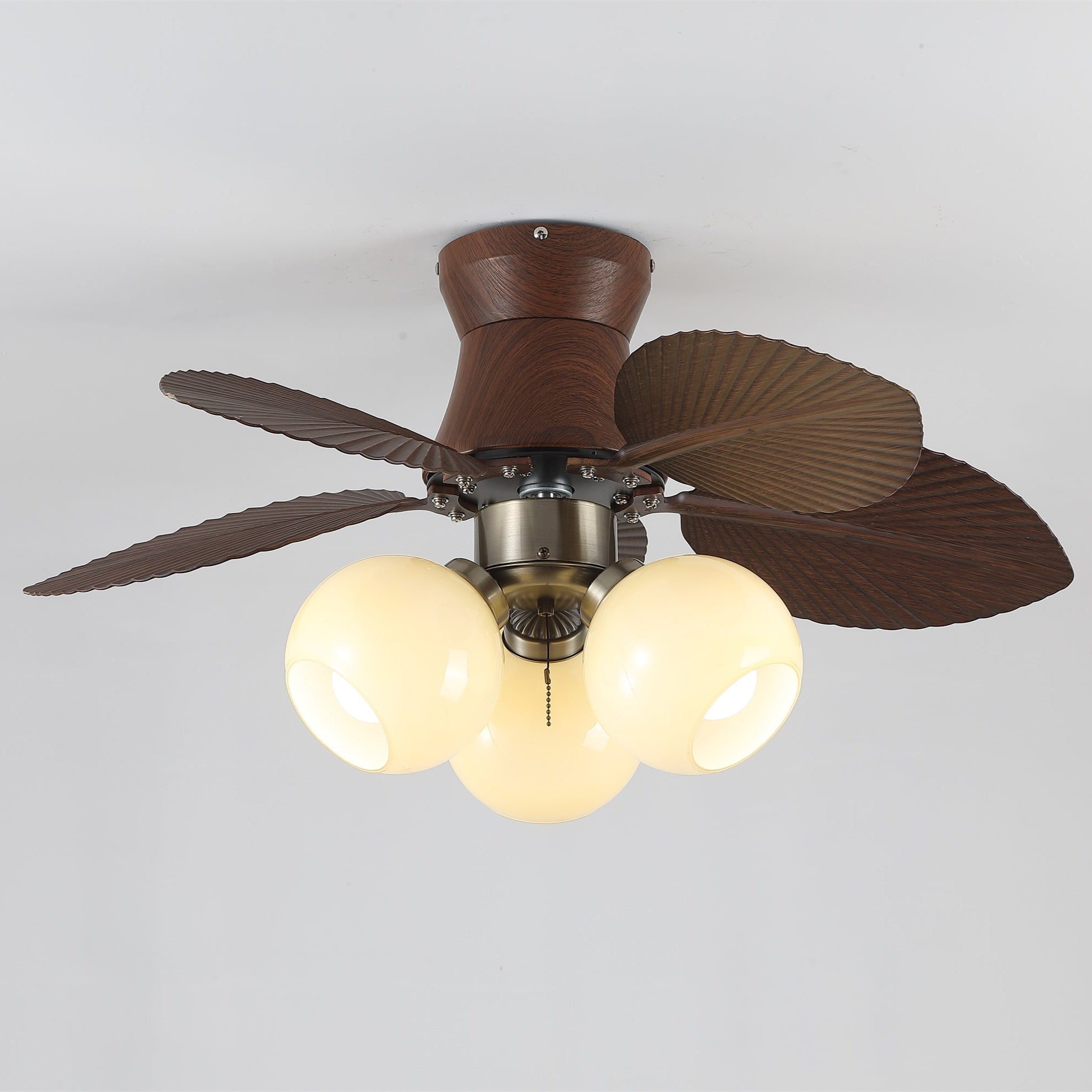 Vue latérale du plafonnier ventilateur Walden Chêne