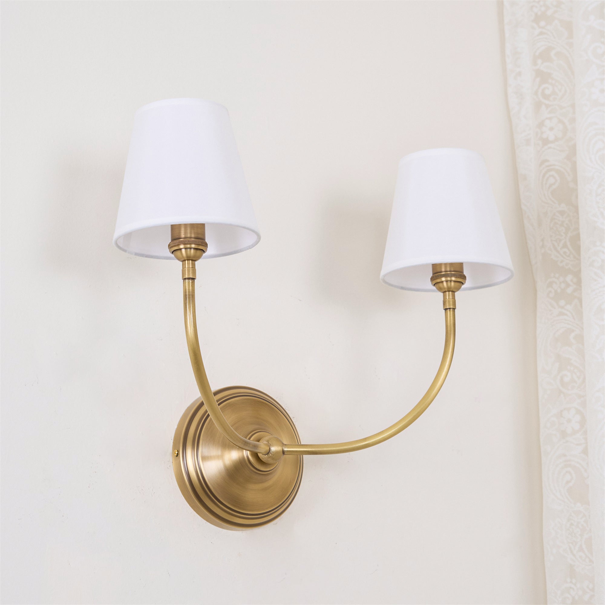Victor Applique Murale en Bronze Noir et Tissu