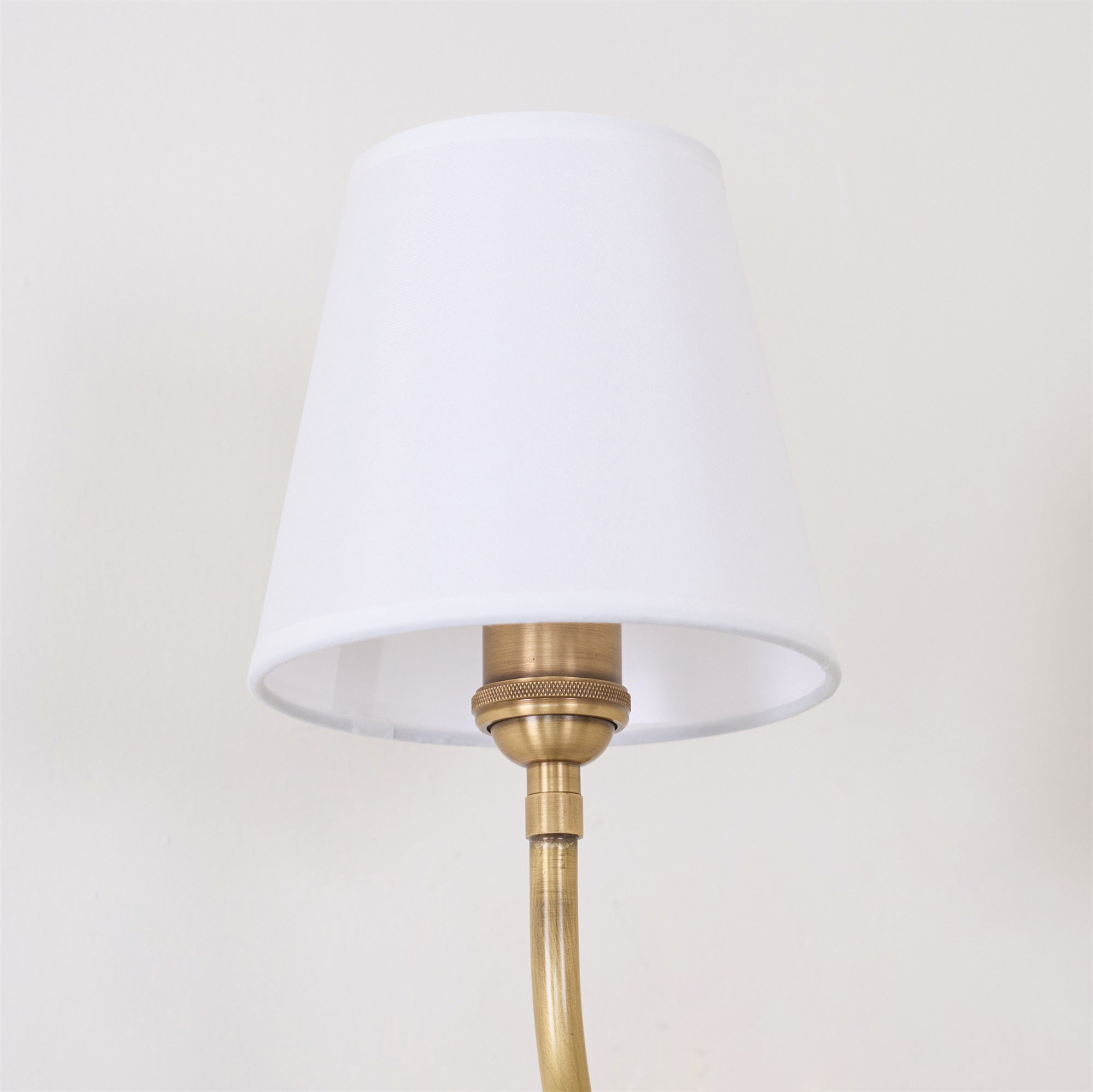 Victor Applique Murale en Bronze Noir et Tissu
