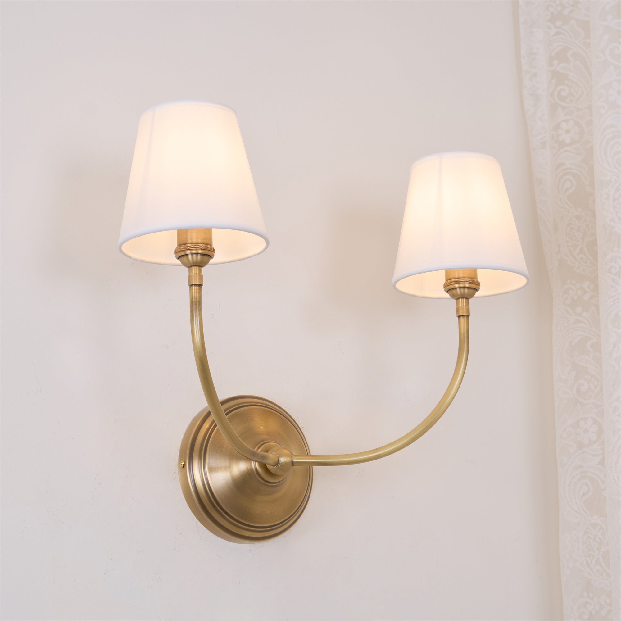 Victor Applique Murale en Bronze Noir et Tissu