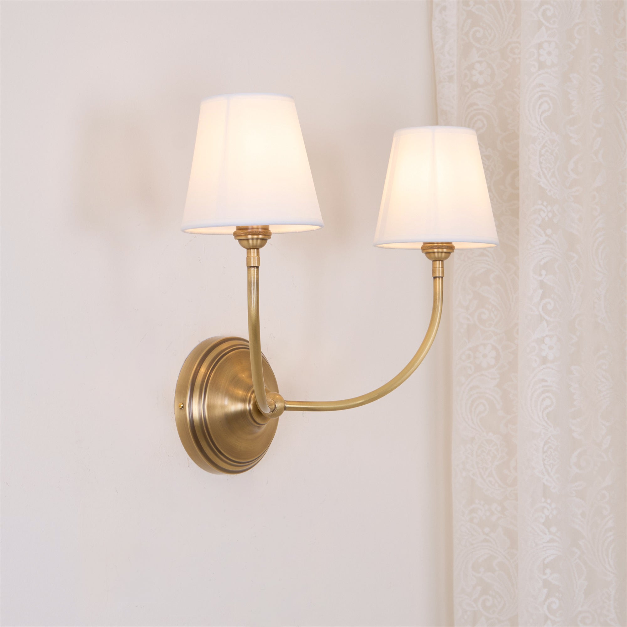 Victor Applique Murale en Bronze Noir et Tissu