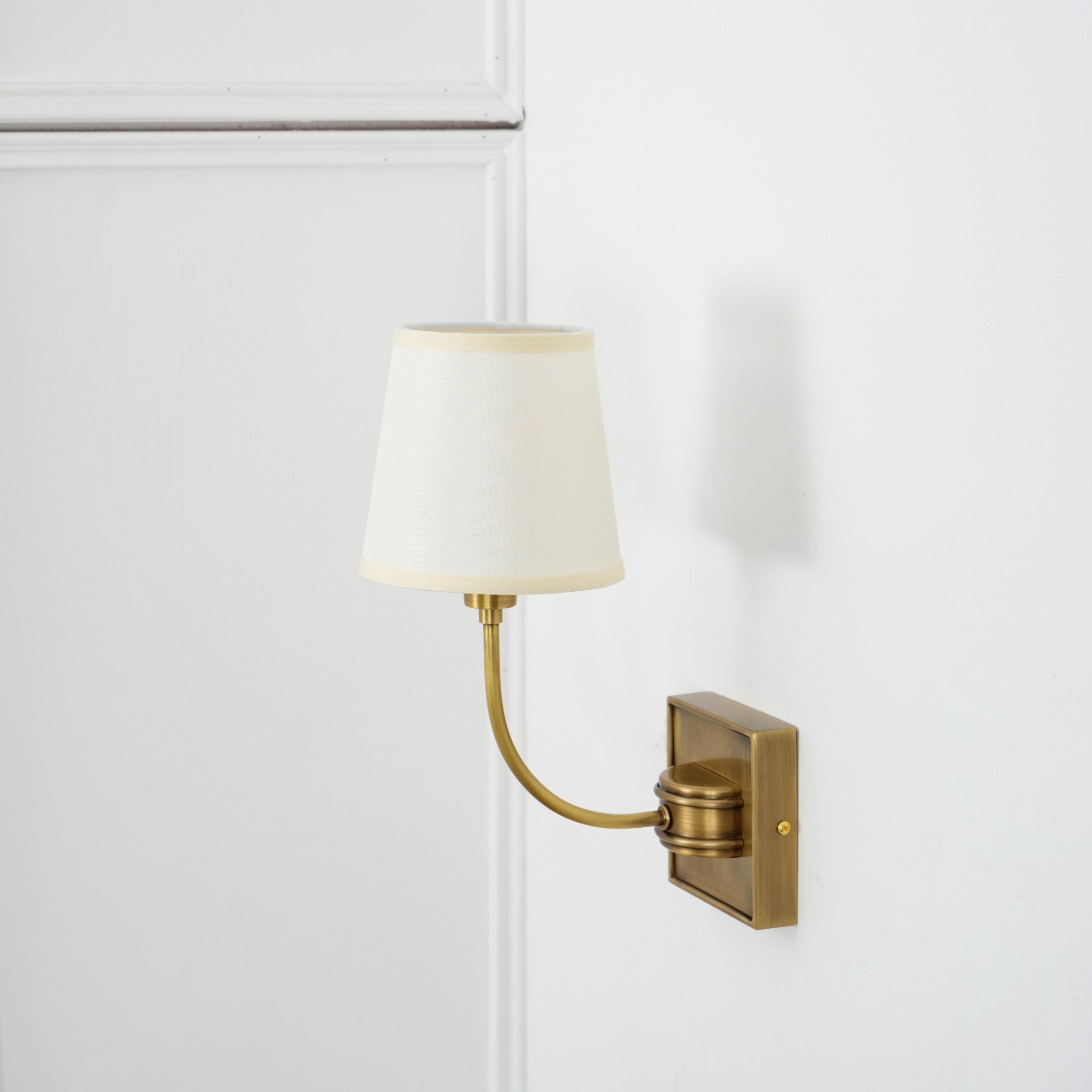 Victor Applique Murale en Bronze Noir et Tissu