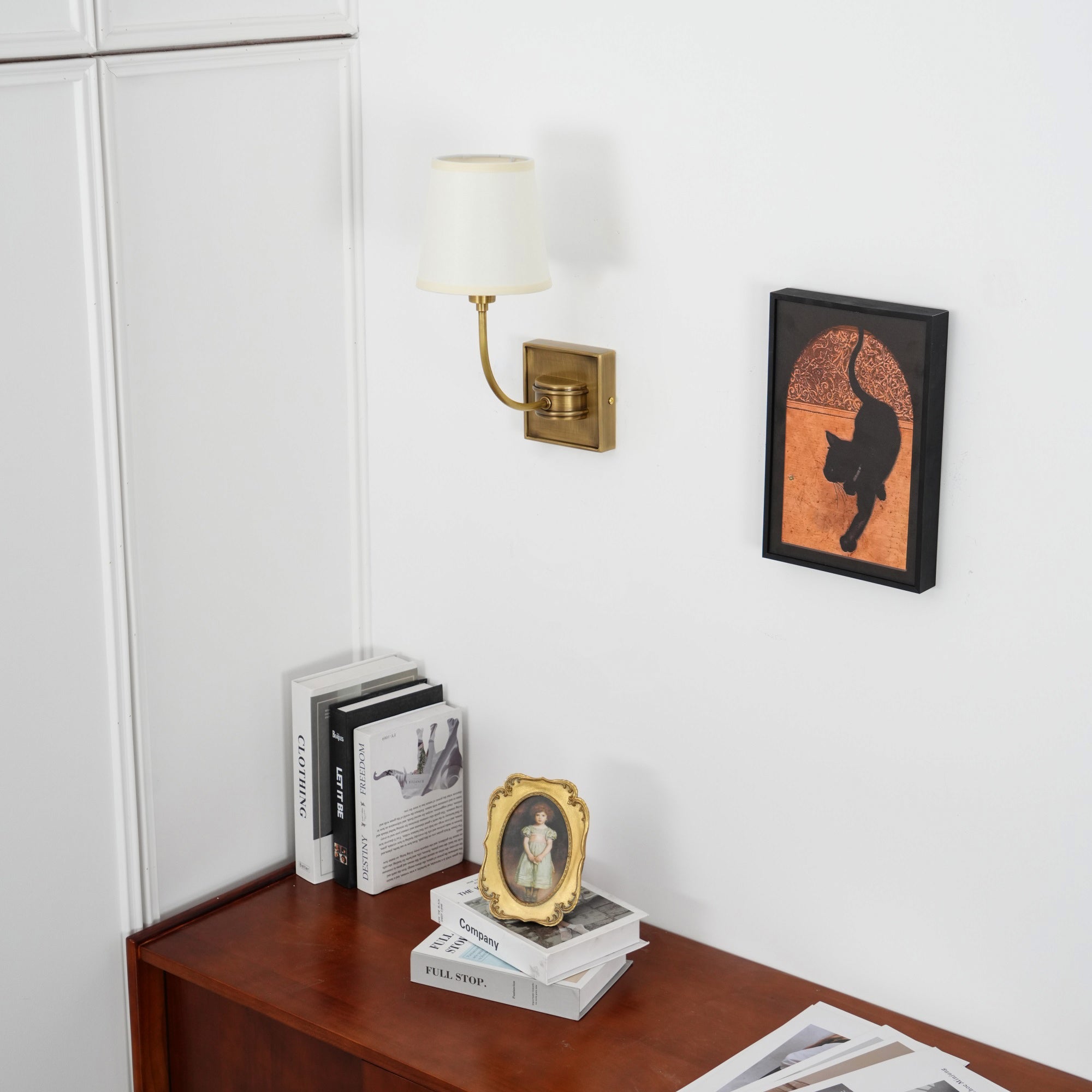 Victor Applique Murale en Bronze Noir et Tissu