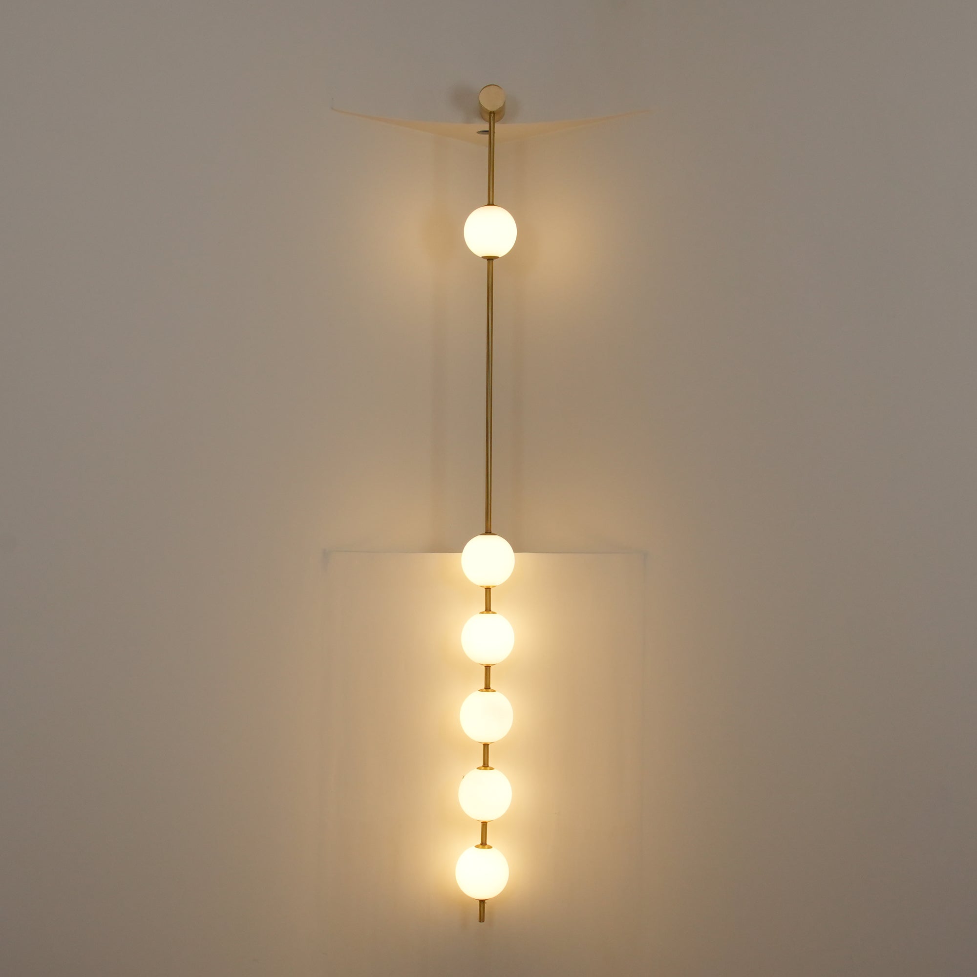 Lustra Applique Murale Sphères Verticales Laiton - Neutralighting