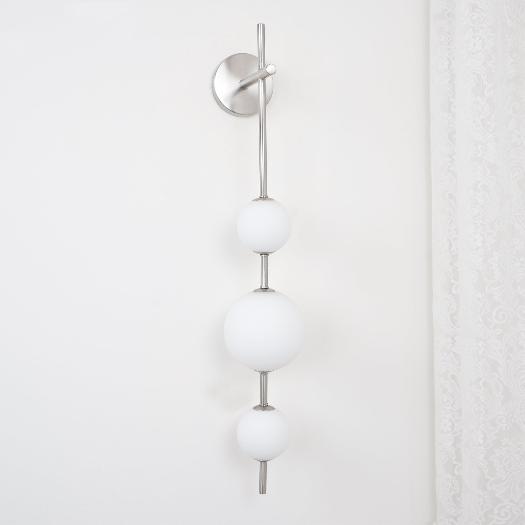 Ilraeia Vertical Globe Plug-in Wall Lamp - Neutralighting