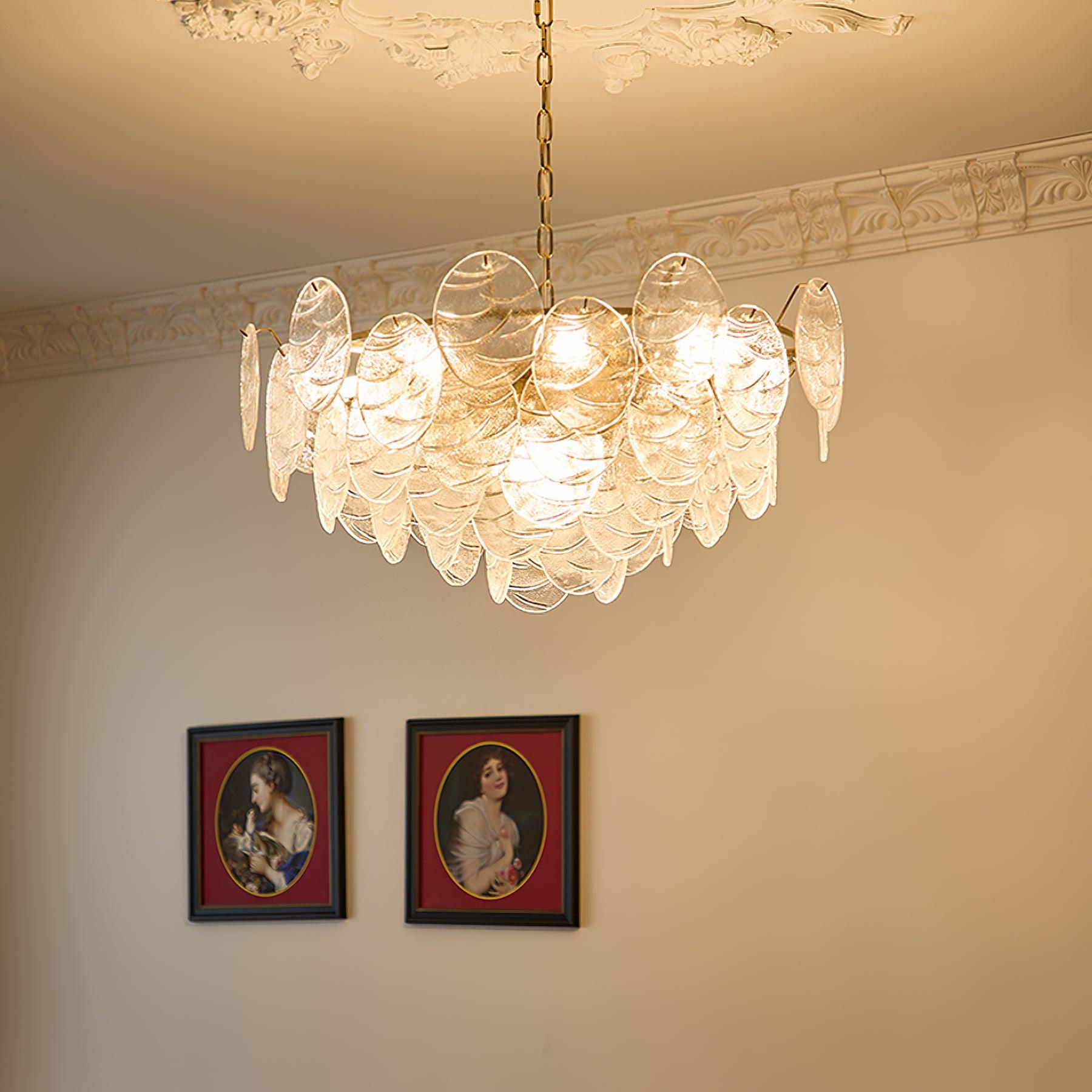 Lustrous Chandelier Victorien en Verre Finition Dorée - Neutralighting