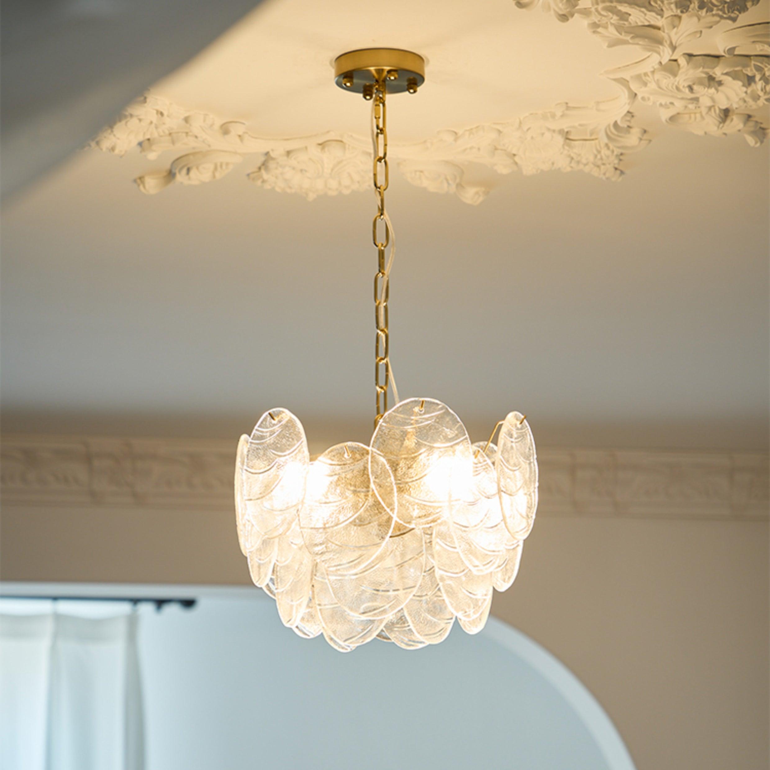 Lustrous Chandelier Victorien en Verre Finition Dorée - Neutralighting