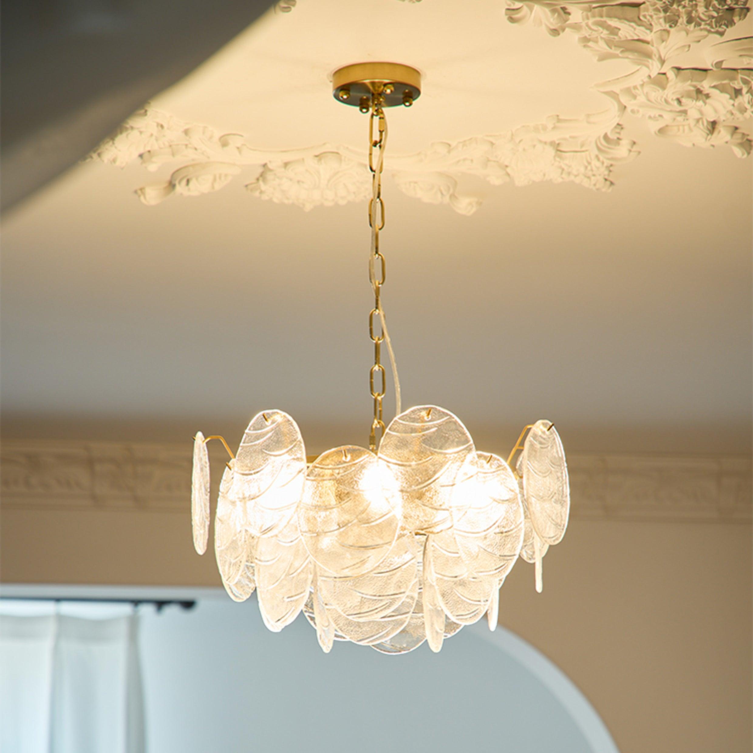 Lustrous Chandelier Victorien en Verre Finition Dorée - Neutralighting