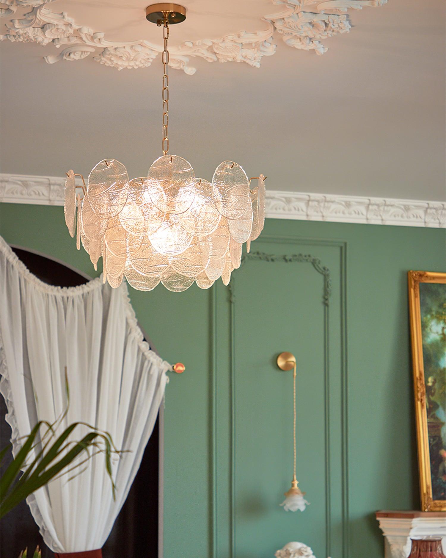 Lustrous Chandelier Victorien en Verre Finition Dorée - Neutralighting