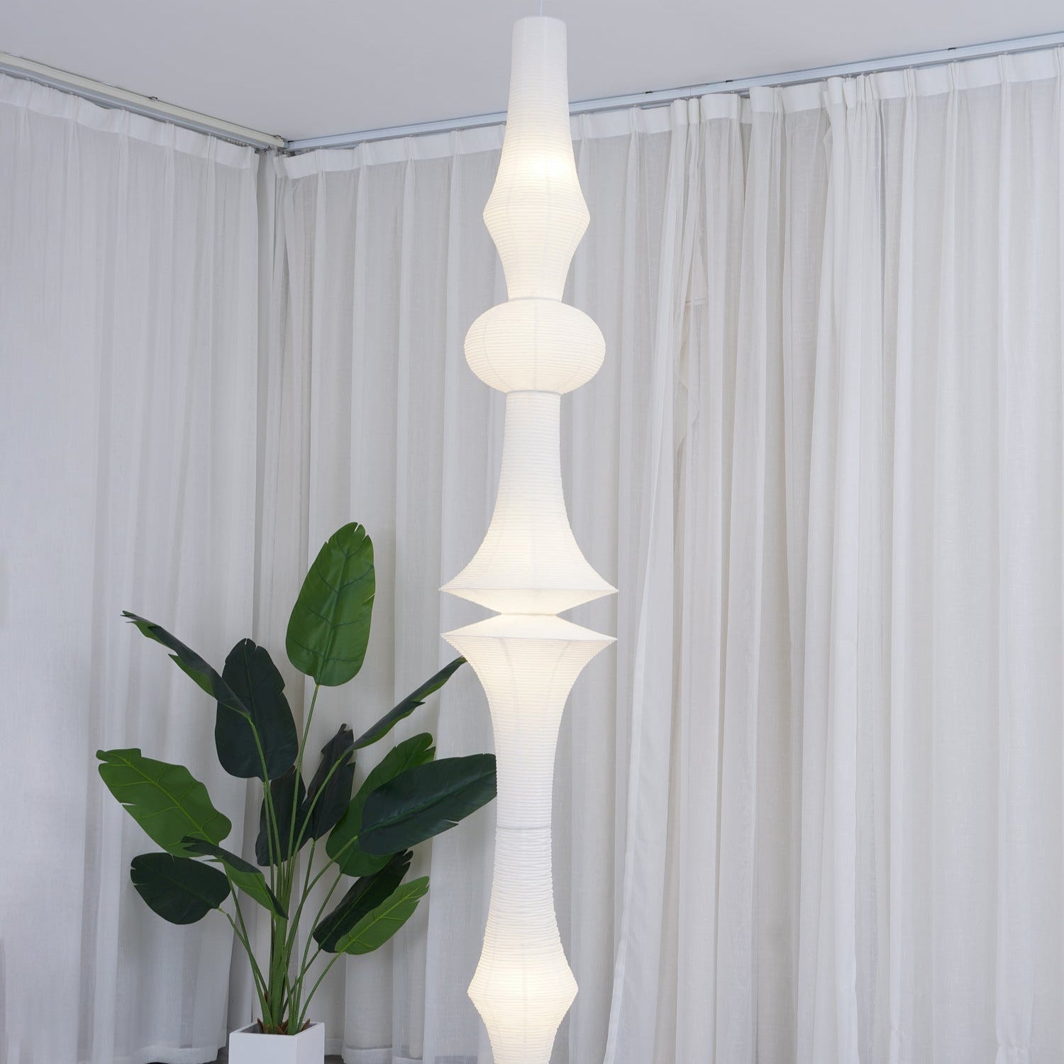Faye Suspension Sculpturale Verticale en Papier