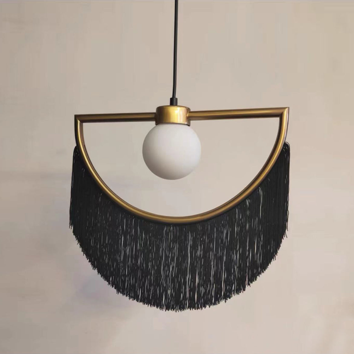 Solara Lampe suspendue en tissu à franges style globe rétro bohème - Neutralighting