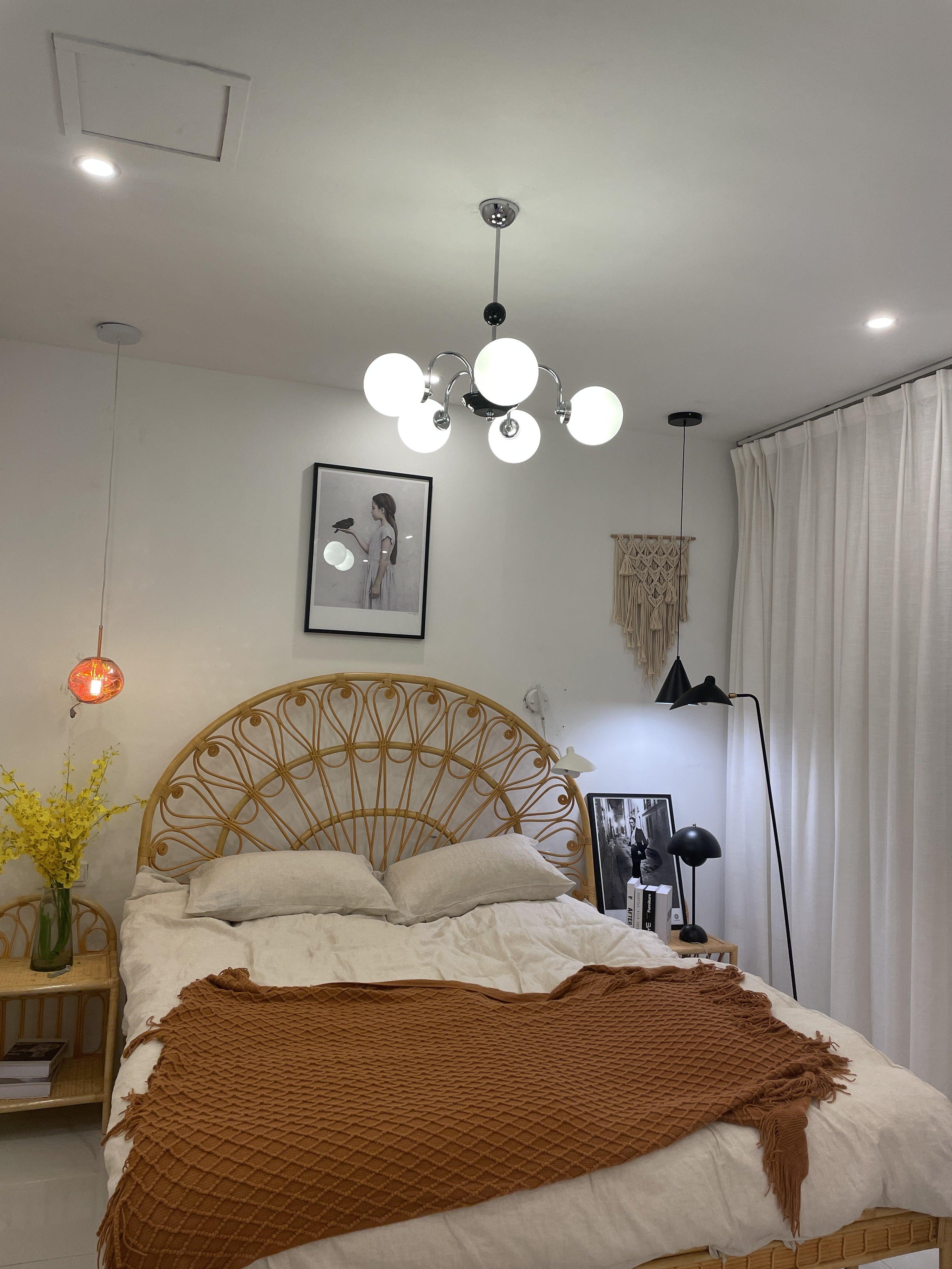 Lustra Chandelier Cadre en Tige et Blanc - Neutralighting