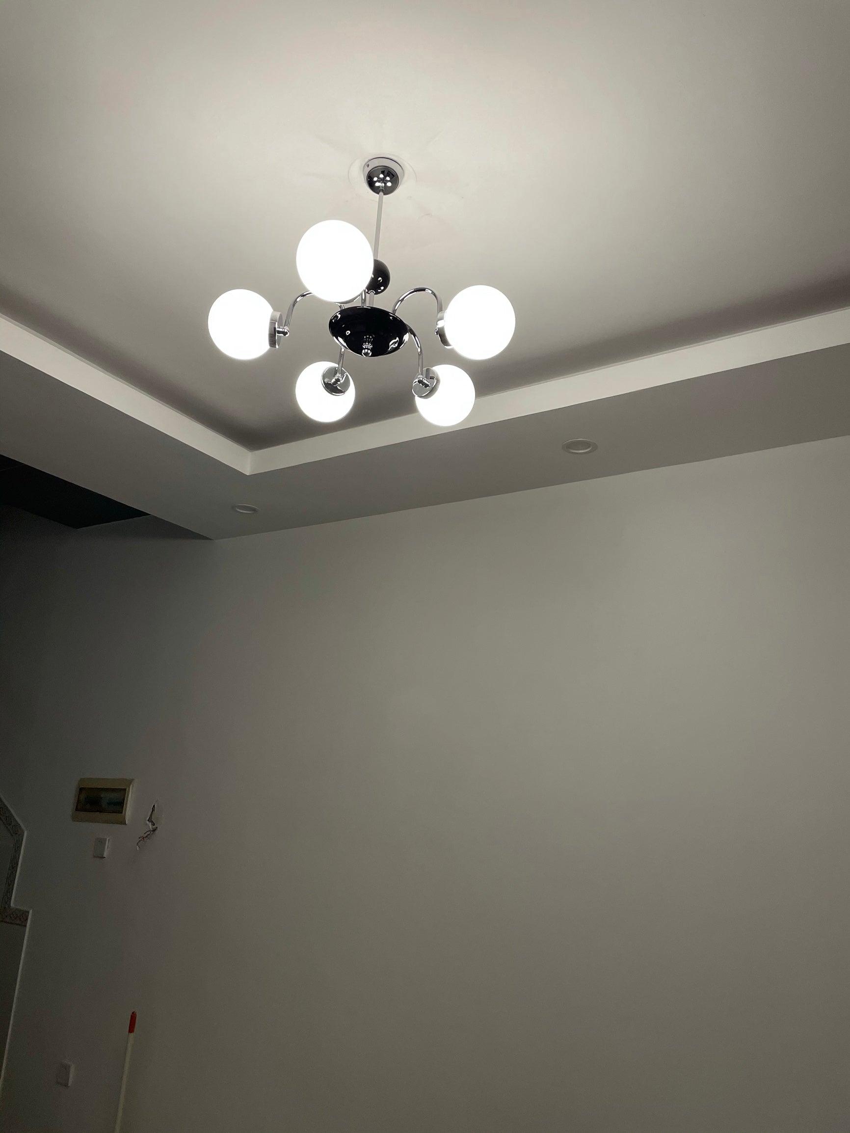 Lustra Chandelier Cadre en Tige et Blanc - Neutralighting