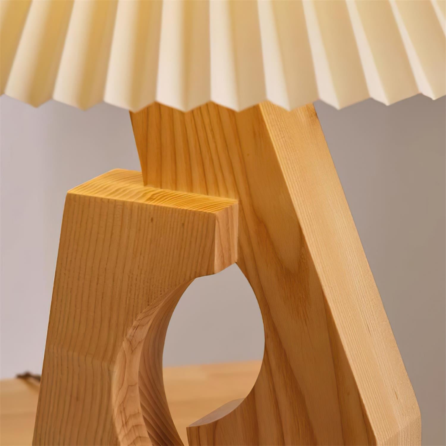 Zain Lampe de Table Plissée Papier Plissée Sculpturale en Bois - Neutralighting
