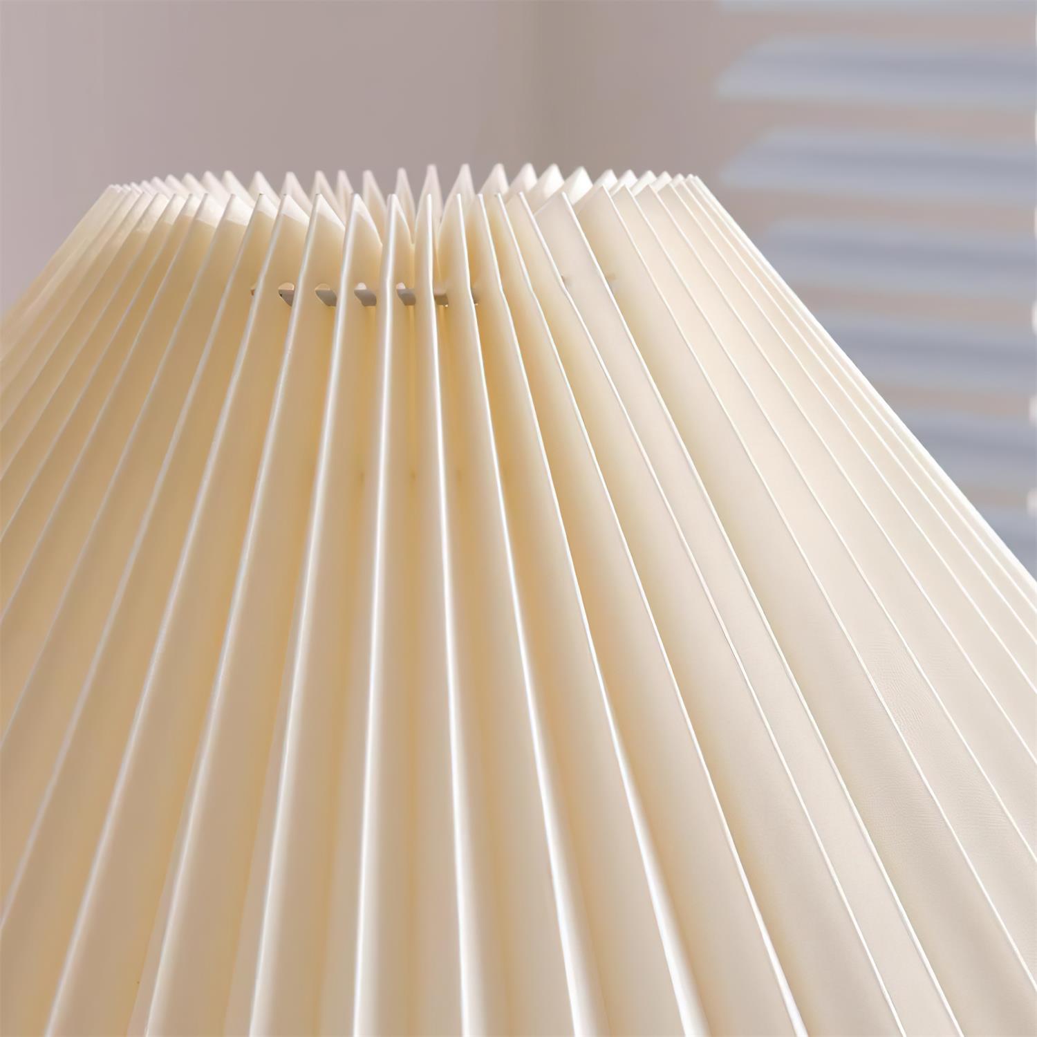 Zain Lampe de Table Plissée Papier Plissée Sculpturale en Bois - Neutralighting