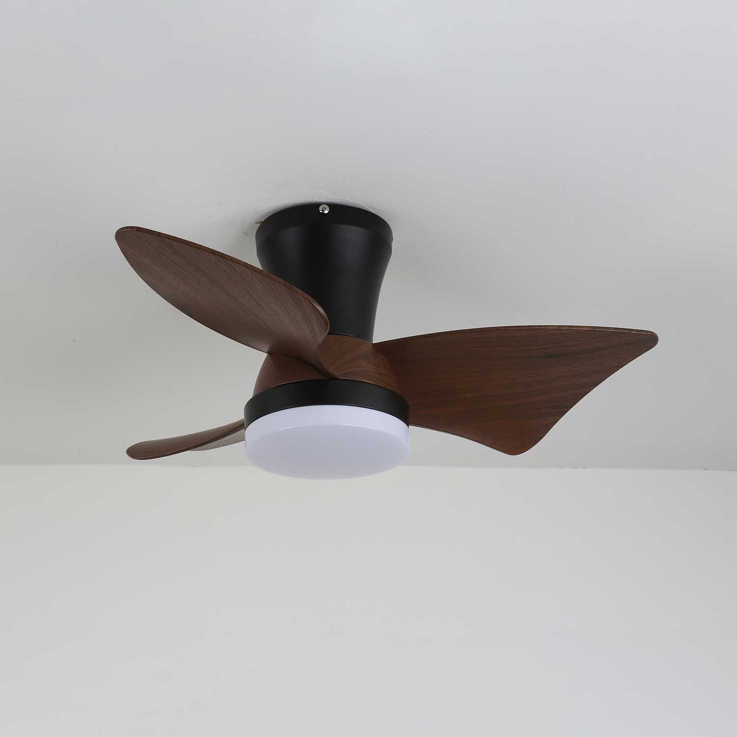 Ventilateur de plafond moderne Caspian, vue latérale