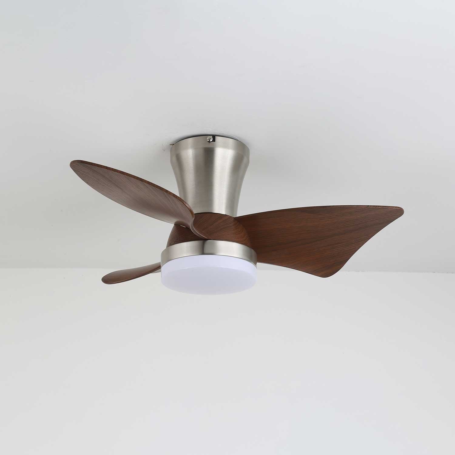Ventilateur de plafond Caspian avec pales en ABS et abat-jour en acrylique