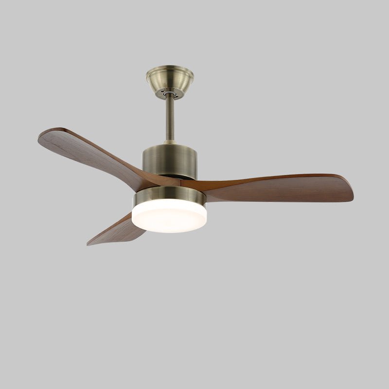 Ventilateur de plafond lumineux Ventio avec une finition nickel brossé.
